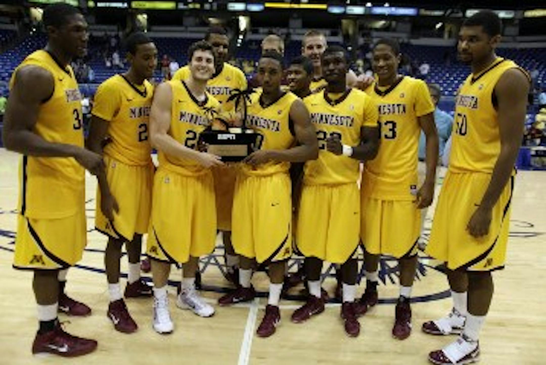 Gophers players holding their trophy after winning last year's tournament in Puerto Rico.