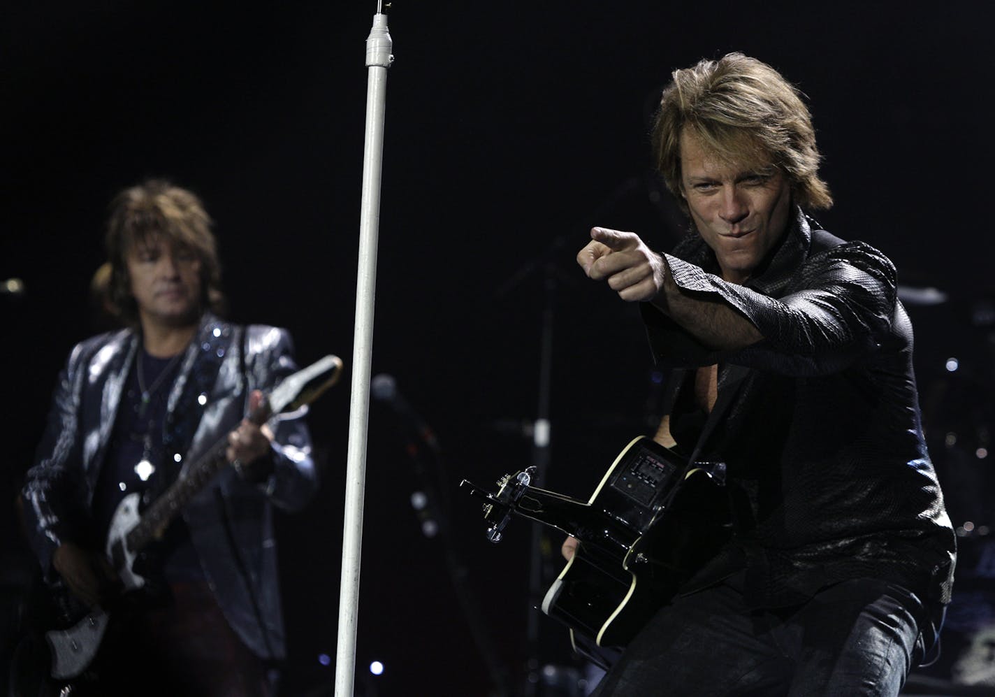 U.S musician Jon Bon Jovi performs on the first night of his band's 12 show residency at London's o2 arena in east London, Monday, June 7, 2010. (AP Photo/Joel Ryan) ORG XMIT: LENT114