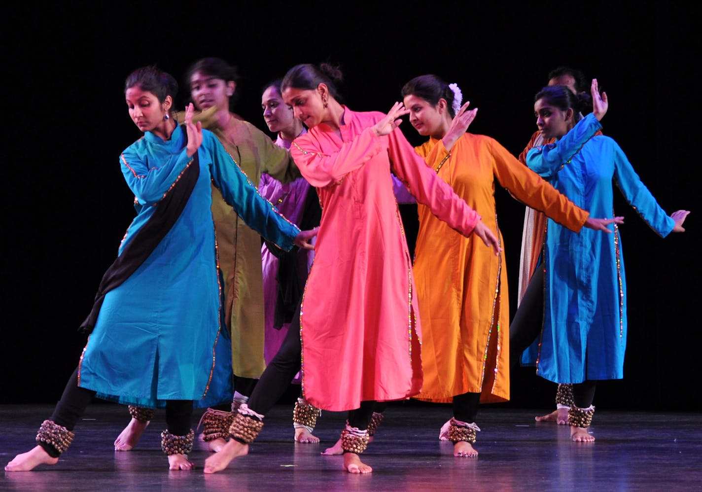 The Katha Chorus Dancers (Prachee Palekar, Apekshya Panda, Mukta Sathe, Priya Jain, Nivedita Sahni, and Rtusha Kulkarni) in Katha Dance Theatre's "Karna &#x2014; The Abandoned Hero." PHOTO CREDIT: Vidyotham Reddi