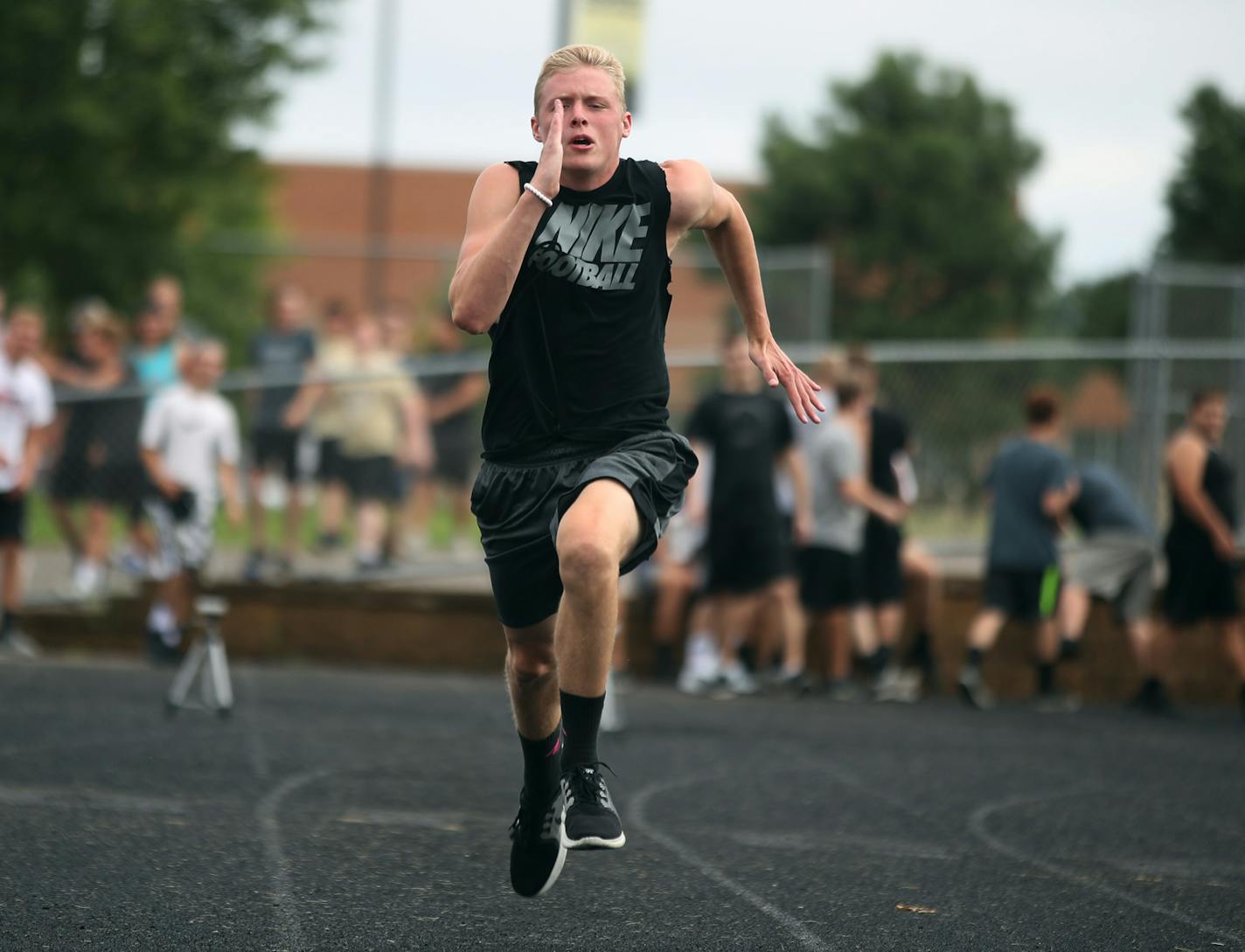 Nick Sennes a senior receiver and safety on the Andover football team ran the 40 yard dash during practice at Andover High school Monday August 14, 2017 in Andover, MN. ] JERRY HOLT &#xef; jerry.holt@startribune.com