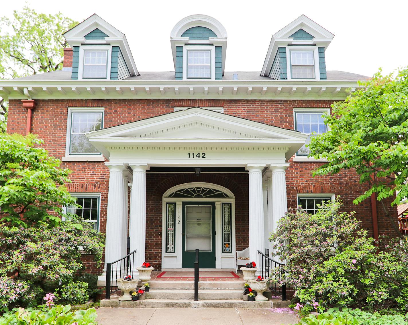 1142 Summit: 1912 Georgian Revival Colonial, Summit Hill home tour