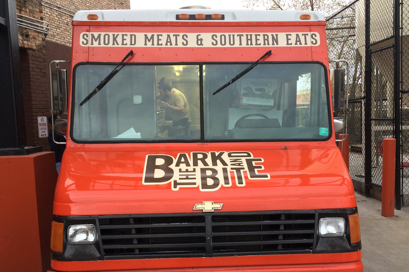 Bark and the Bite food truck ORG XMIT: MIN1604181256033309