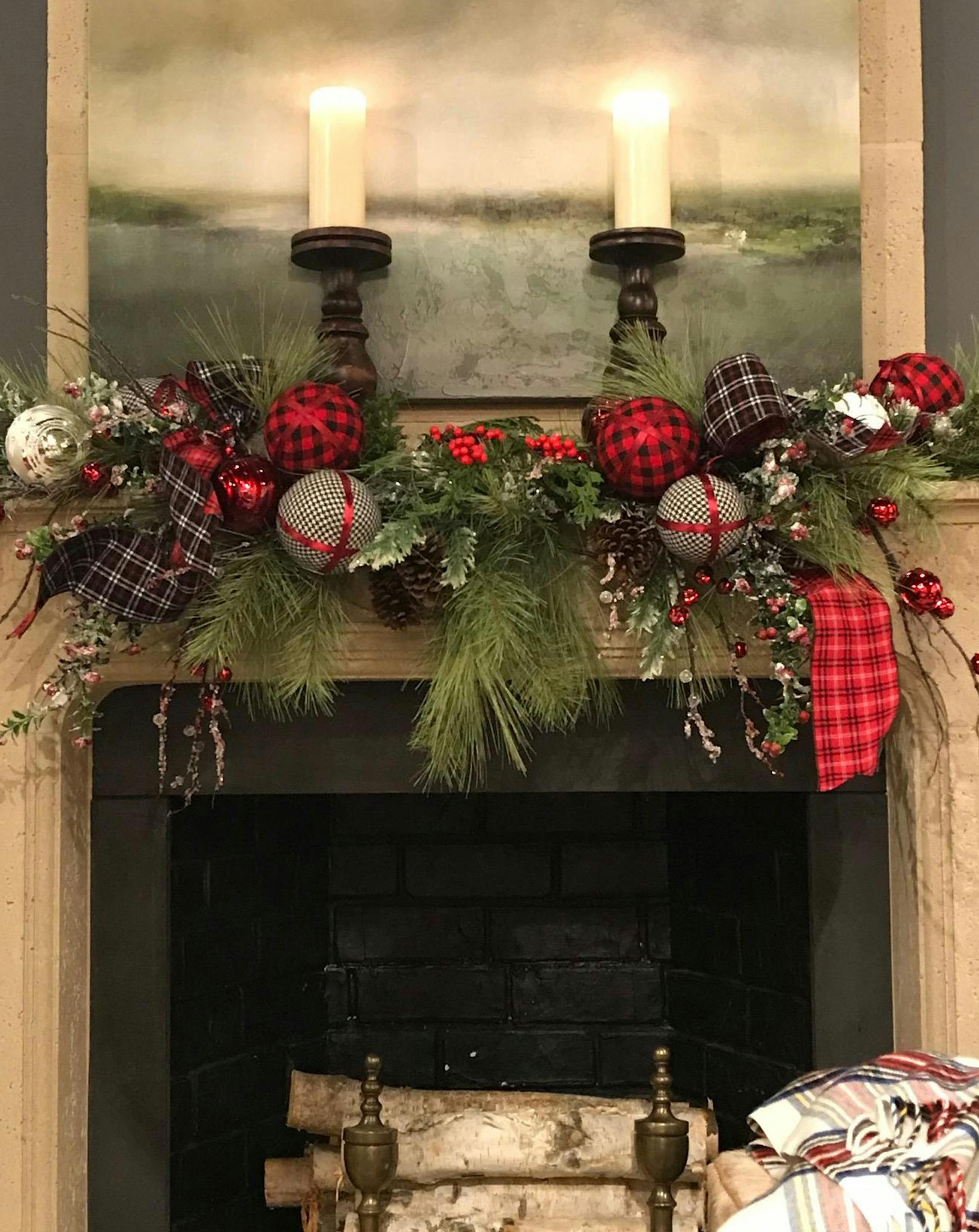 While all our mantels have unique looks, they each share the same four key ingredients. (Mary Carol Garrity/TNS) ORG XMIT: 1216342