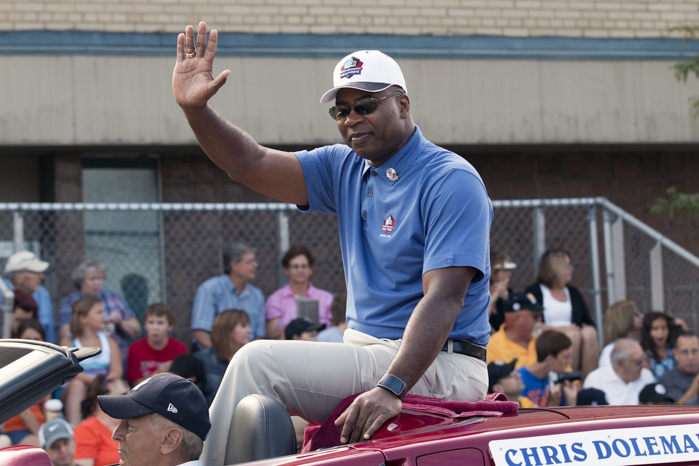 Former Viking and Hall of Famer Chris Doleman joined the Grand Parade in downtown Canton. ] The 2015 NFL Hall of Fame Grand Parade in downtown Canton, OH. The parade featured the Class of 2015 Enshrinees - Jerome Bettis, Tim Brown, Charles Haley, Bill Polian, the family of Junior Seau, Will Shields, Mick Tingelhoff, and Ron Wolf - and many returning Hall of Famers. Specialty units, giant helium balloons, fabulous floats and marching bands will dazzle the crowd. Brian.Peterson@startribune.com Can