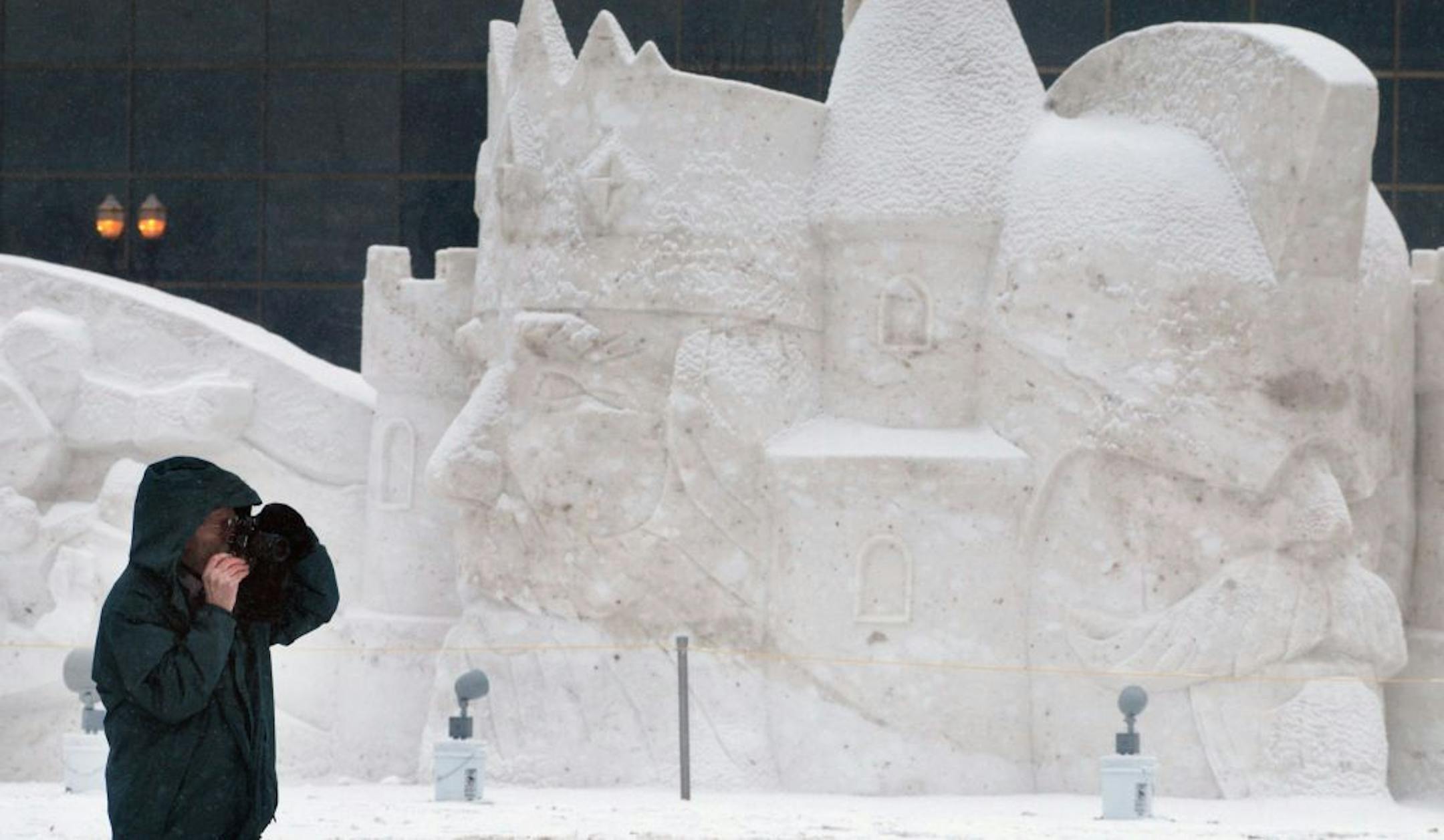 St Paul, Mn. Monday 1/31/2005 Richard Sennott/ Star Tribune St Paul Winter Carnival snow sculptures across from the Excel Energy Center on W. 7th St. Ed Shilton of White Bear Lake came to the Winter Carnival to photograph the snow sculptures before they melt GENERAL INFORMATION: St Paul, Mn. Monday 1/31/2005 Richard Sennott/ Star Tribune St Paul Winter Carnival snow sculptures across from the Excel Energy Center on W. 7th St