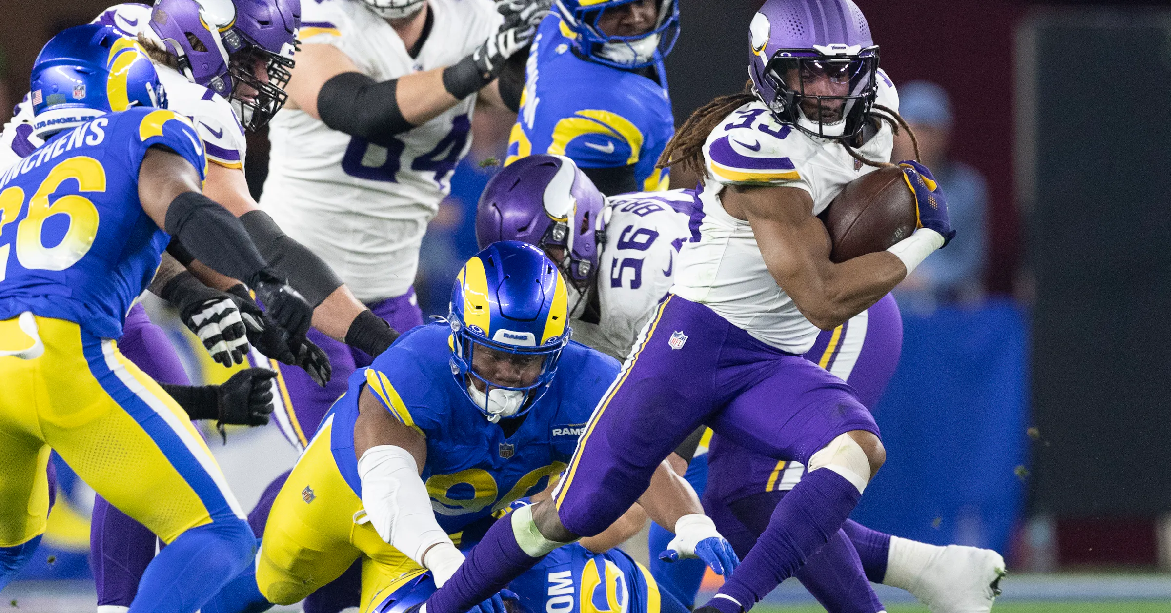 Die Running Backs Aaron Jones und Cam Akers stehen bei den Vikings vor ...