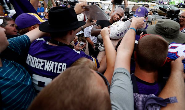 Minnesota Vikings running back Adrian Peterson signed autographs for fans.