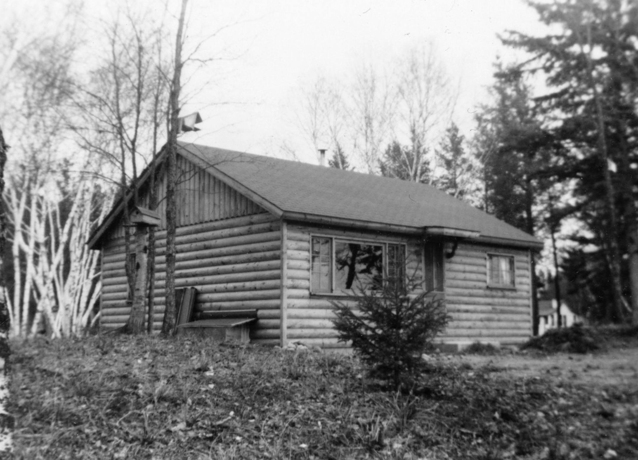 The original Kjellberg family cabin in 1950.