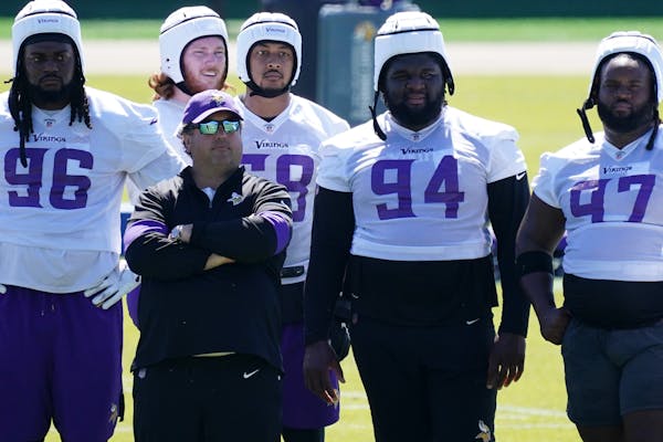 Minnesota Vikings defensive tackle Dalvin Tomlinson (94) watched his teammates during the first day of mandatory minicamp Tuesday in Eagan. ] ANTHONY 