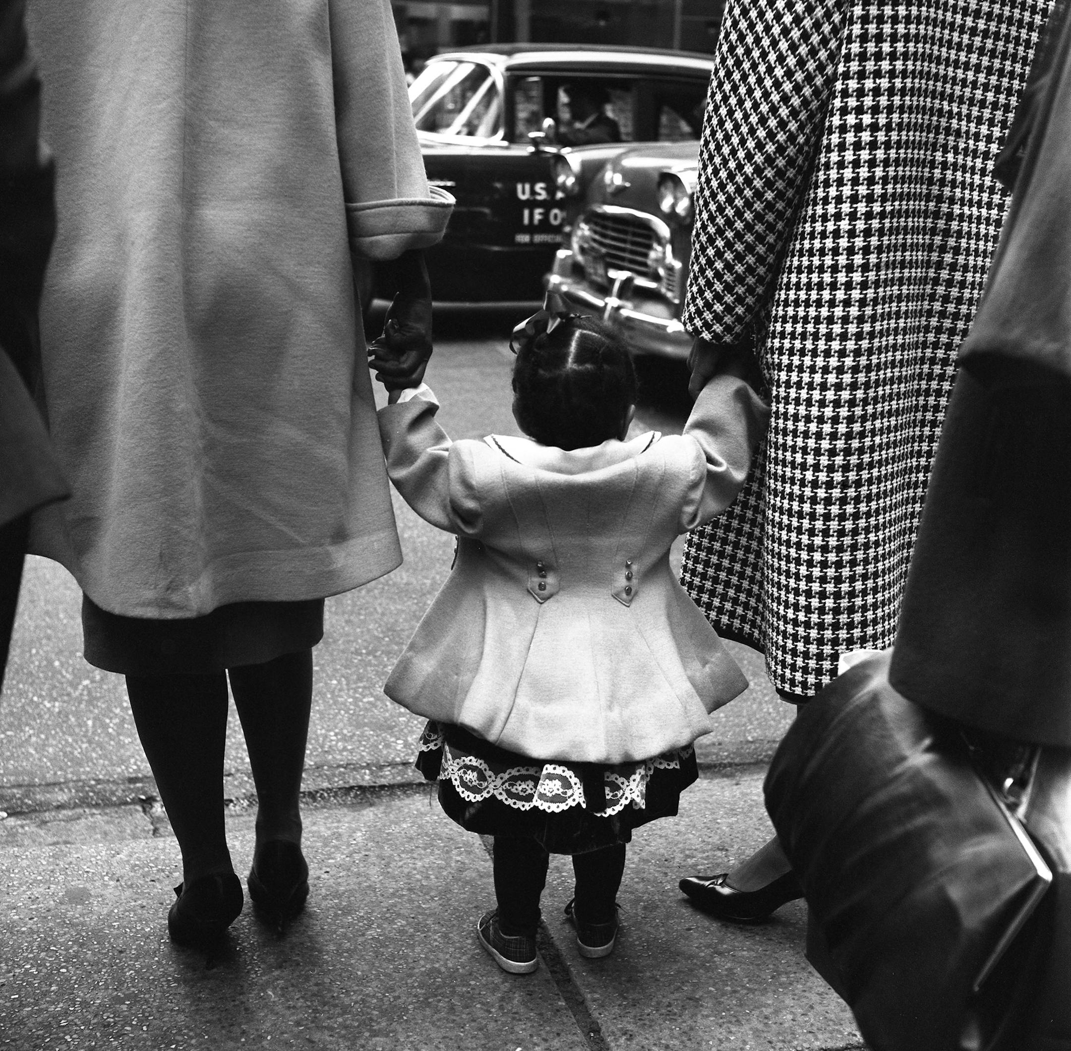 Vivian Maier photo, "Holding Hands," Chicago, 1961