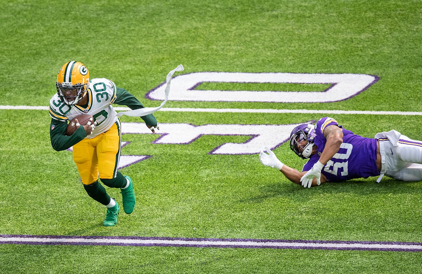 Green Bay Packers running back Jamaal Williams broke away from Minnesota Vikings linebacker Eric Wilson during the first quarter.