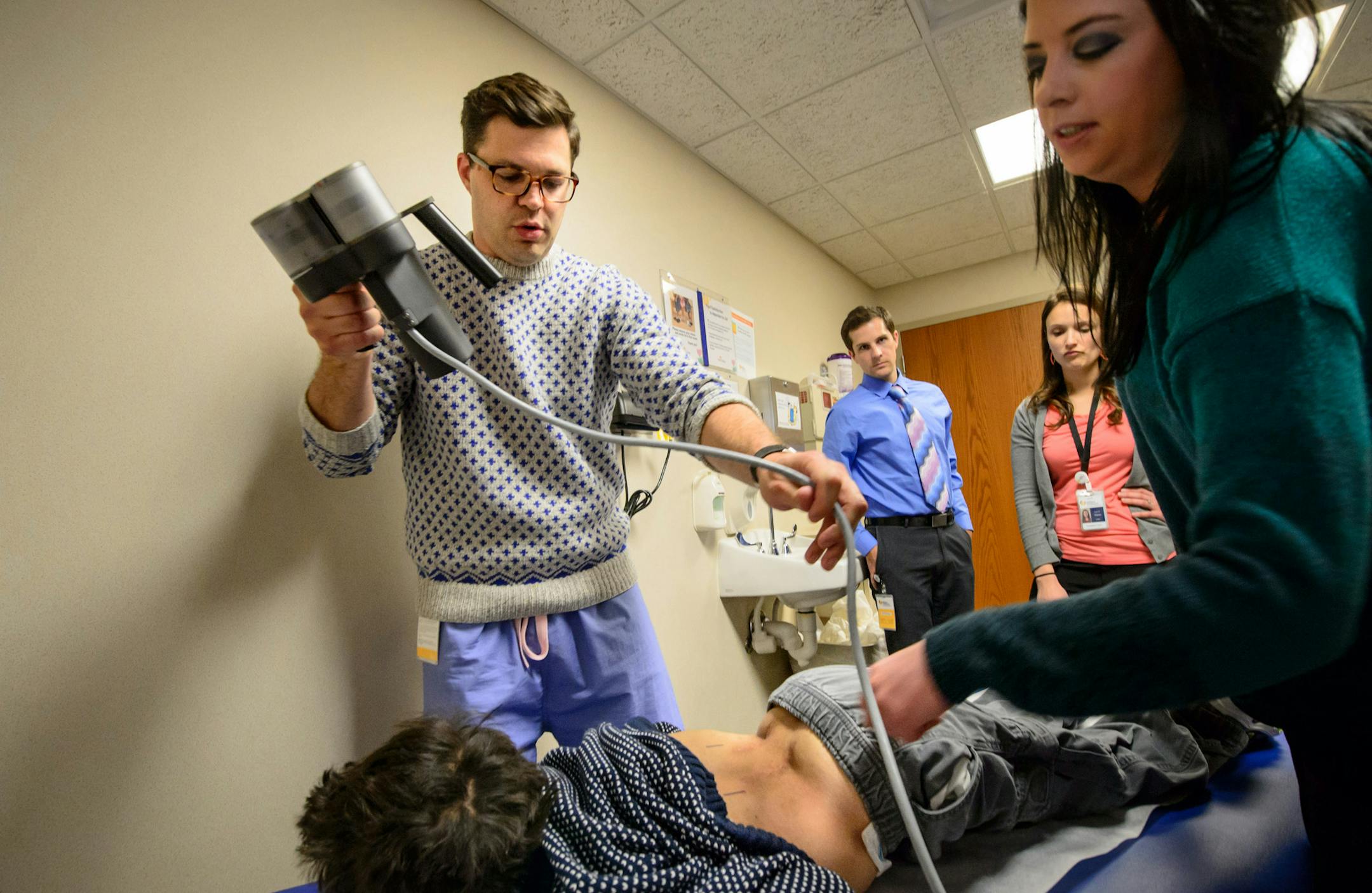 Elee Hruza helped her son Javier as Dr. Tenner Guillaum prepared to expand the rods that are straightening his spine, curved by scoliosis. ] GLEN STUBBE * gstubbe@startribune.com Wednesday, March 18, 2015 A new magnetically controlled device for young kids with severe scoliosis is preventing expensive and traumatic pediatric surgeries. The device is a spinal rod whose length doctors can expand using magnetic devices outside the skin. It replaces a solid rods used on young children that have to b