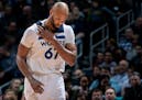 Taj Gibson (67) left Monday's game holding his shoulder in the first quarter.