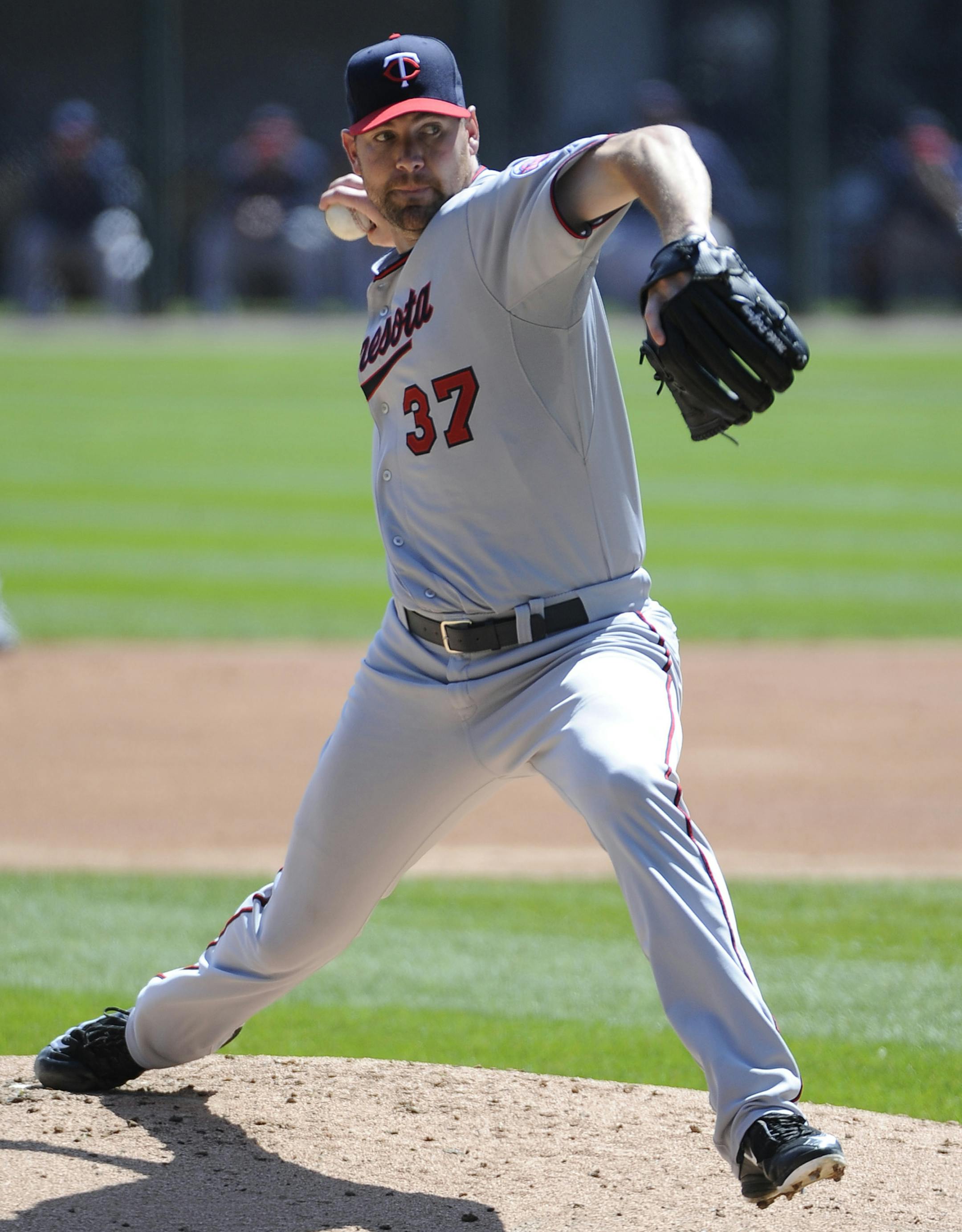 Minnesota Twins starting pitcher Mike Pelfrey (37) throws against the Chicago White Sox during the first inning of a baseball game, Saturday, April 11, 2015 in Chicago. (AP Photo/David Banks)
