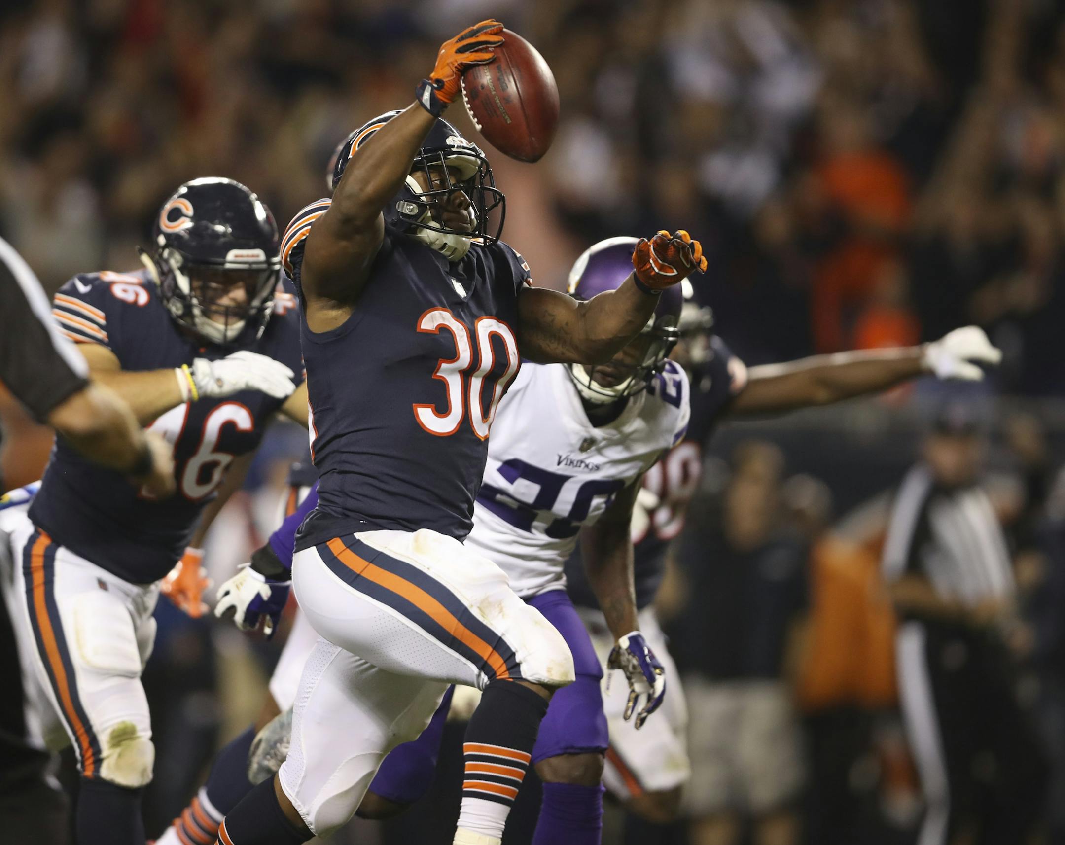 Chicago Bears running back Benny Cunningham headed for the end zone after he caught a pass from Chicago Bears punter Pat O'Donnell on a trick play that resulted in a 38 yard touchdown play in the third quarter. ] JEFF WHEELER ï jeff.wheeler@startribune.com The Minnesota Vikings beat the Chicago Bears 20-17 in an NFL Monday Night Football game on October 9, 2017 at Soldier Field in Chicago.