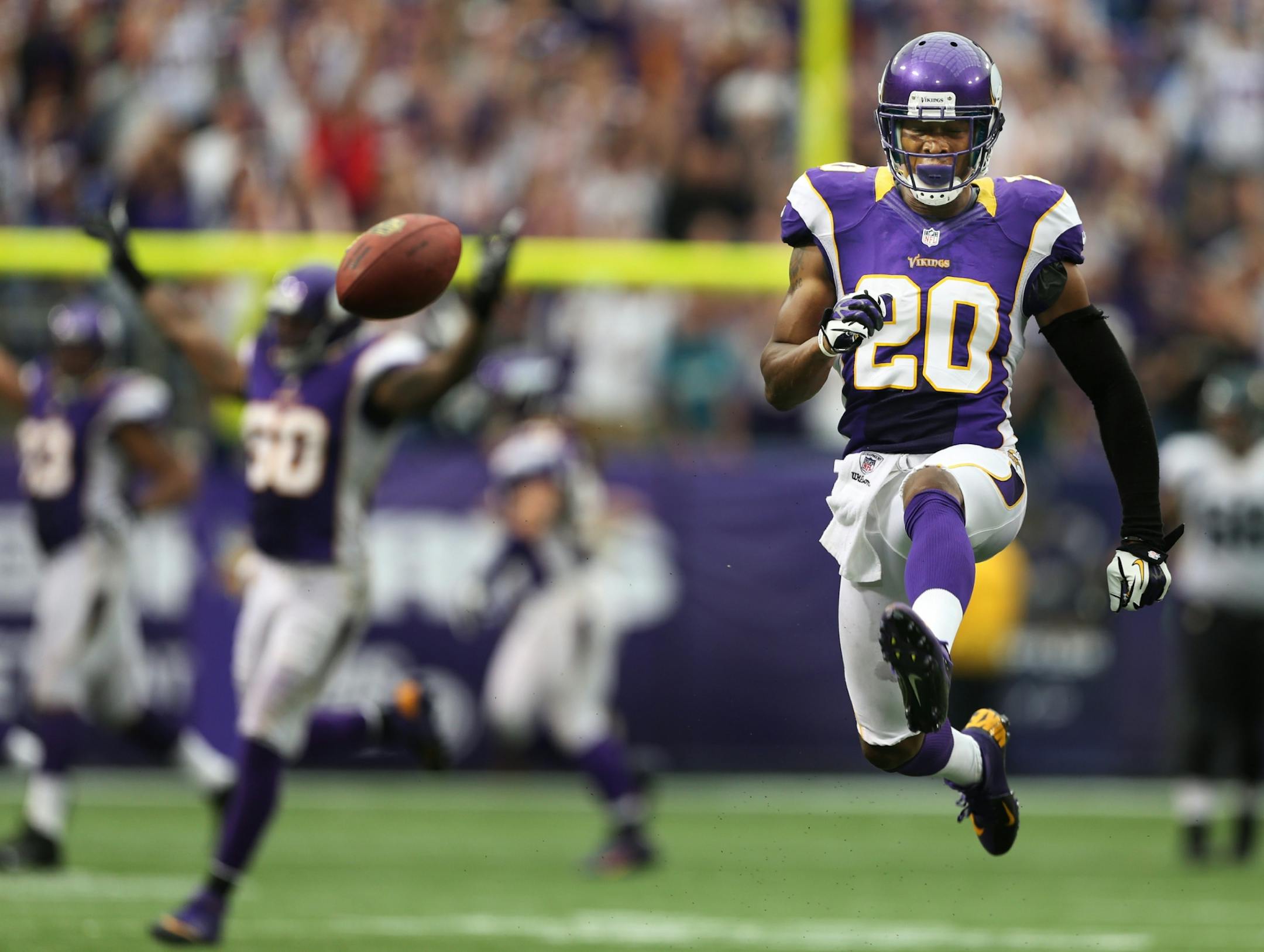 Minnesota Vikings cornerback Chris Cook (20)