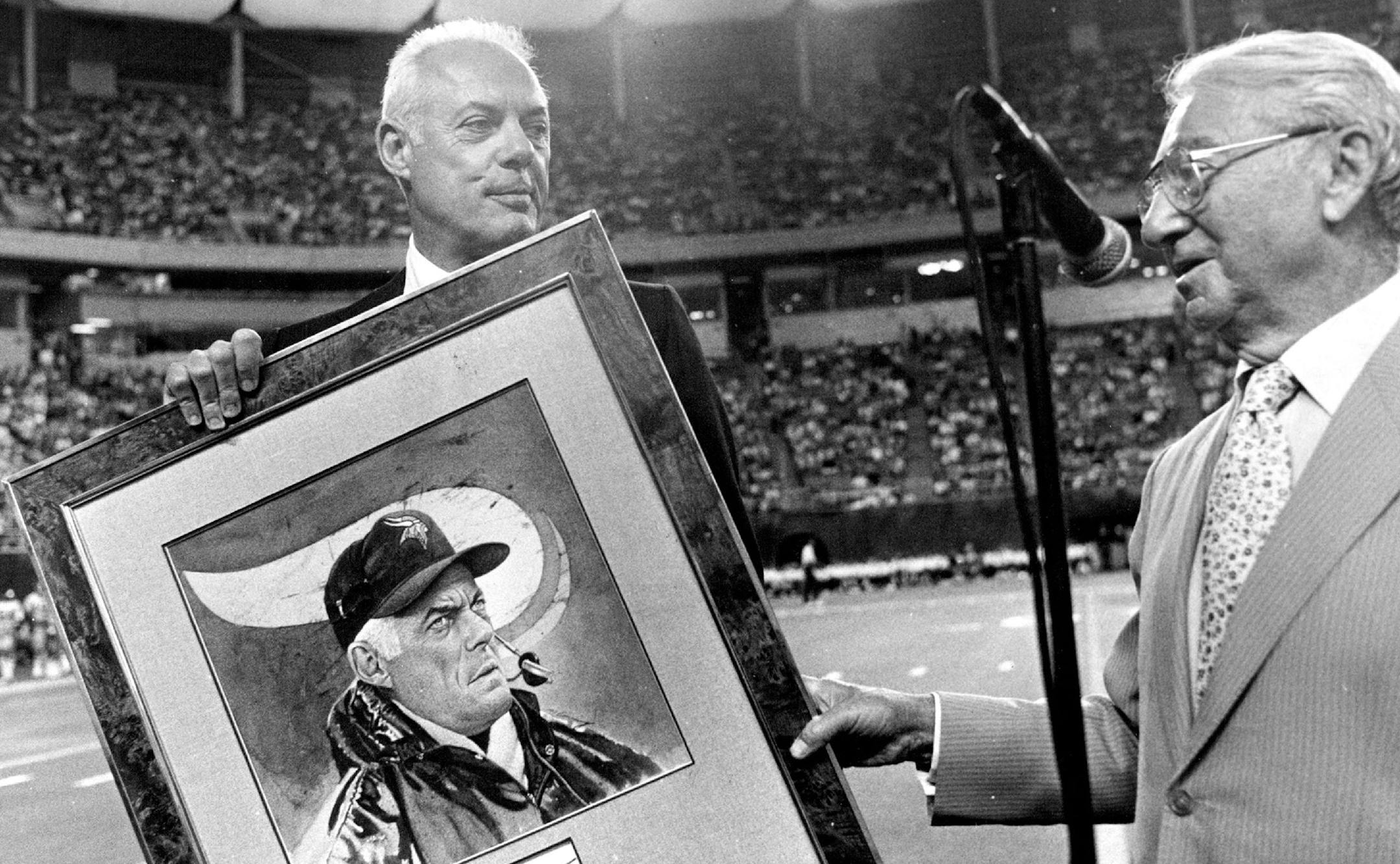 Vikings owner Max Winter presented former coach Bud Grant with a painting of himself on September 2, 1984.