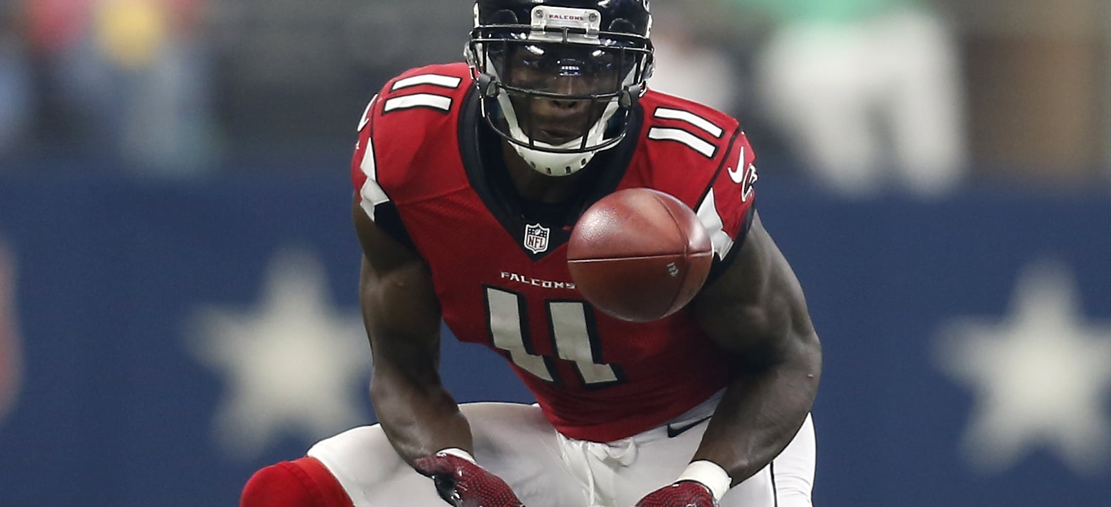 Atlanta Falcons wide receiver Julio Jones (11)