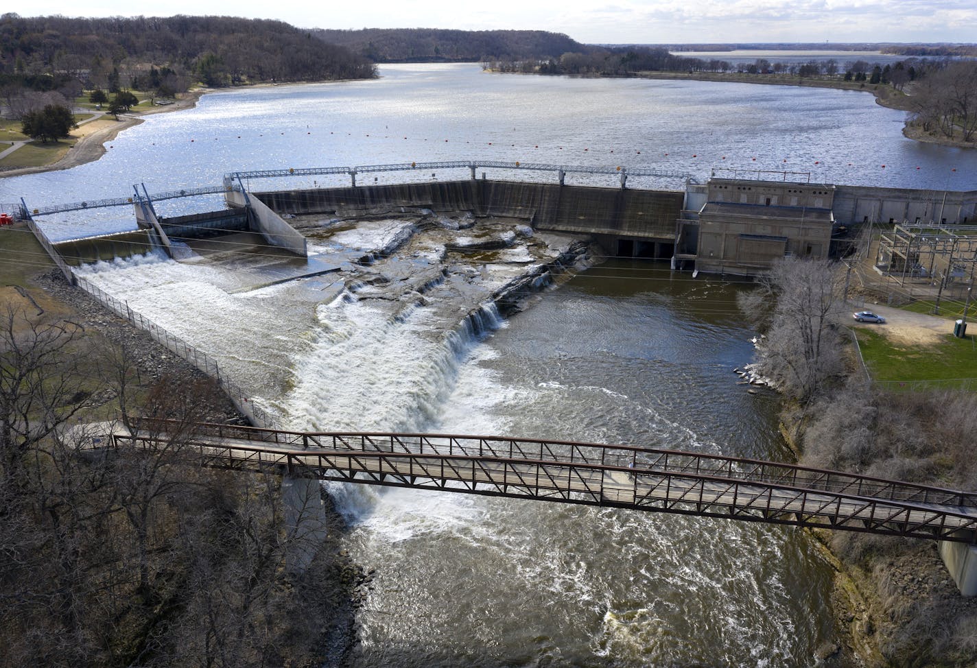 The Lake Byllesby Dam on the Cannon River needs a whole new powerhouse, so Dakota County officials are seeking $9M from the Legislature to rebuild it, in addition to the $6M the project previously received from the state. The dam's repairs and upgrades are now projected to cost up to $30M, an increase of $10M over previous estimates. Officials blame the rising price tag on the uniqueness of the century old dam and say they underestimated the work it needed.] brian.peterson@startribune.com
Canon