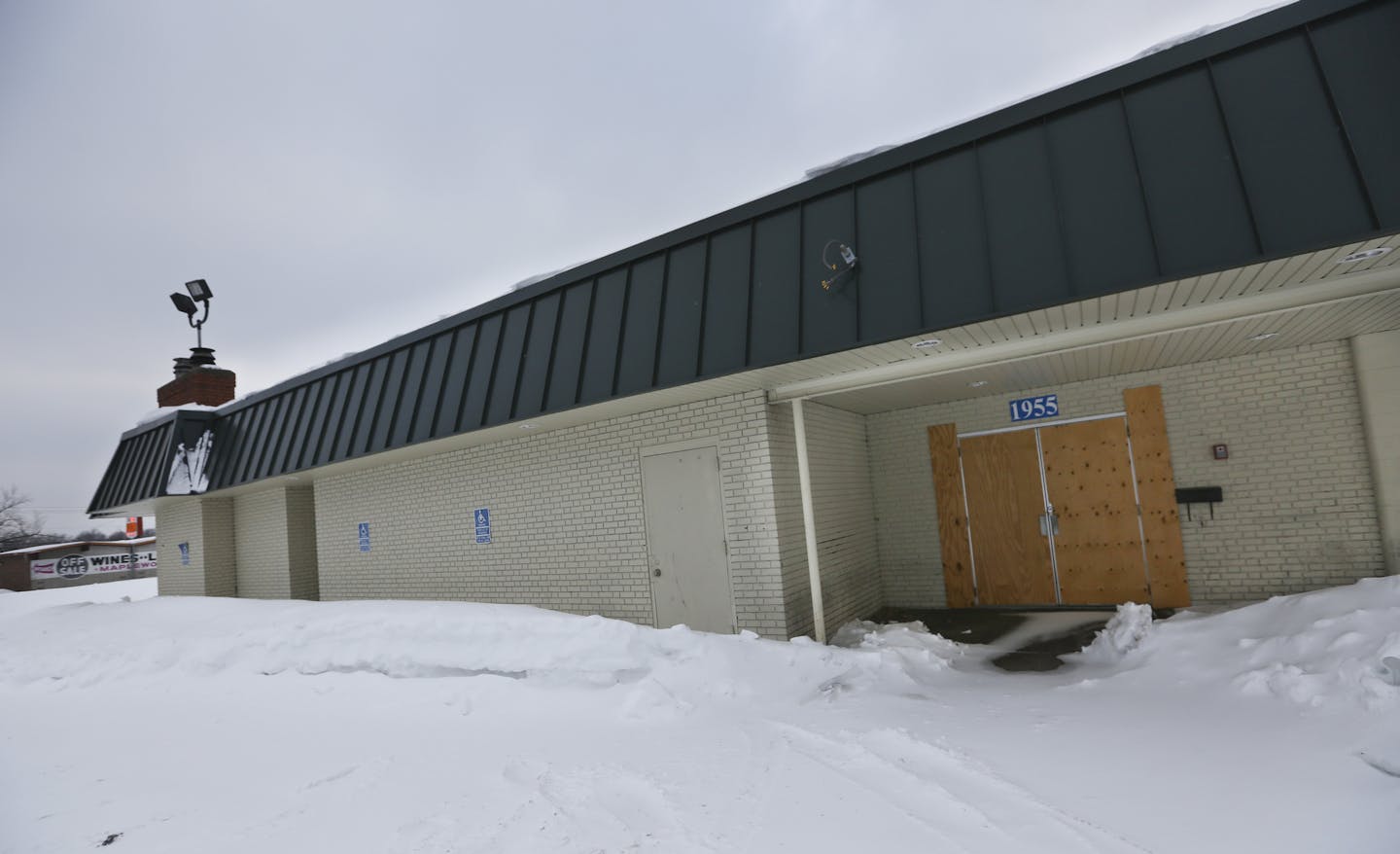 A closed down bowling alley in Maplewood, Minn., on Thursday, March 6, 2014. ] (RENEE JONES SCHNEIDER &#x2022; reneejones@startribune.com) Assignment said it was called Maplewood Bowl