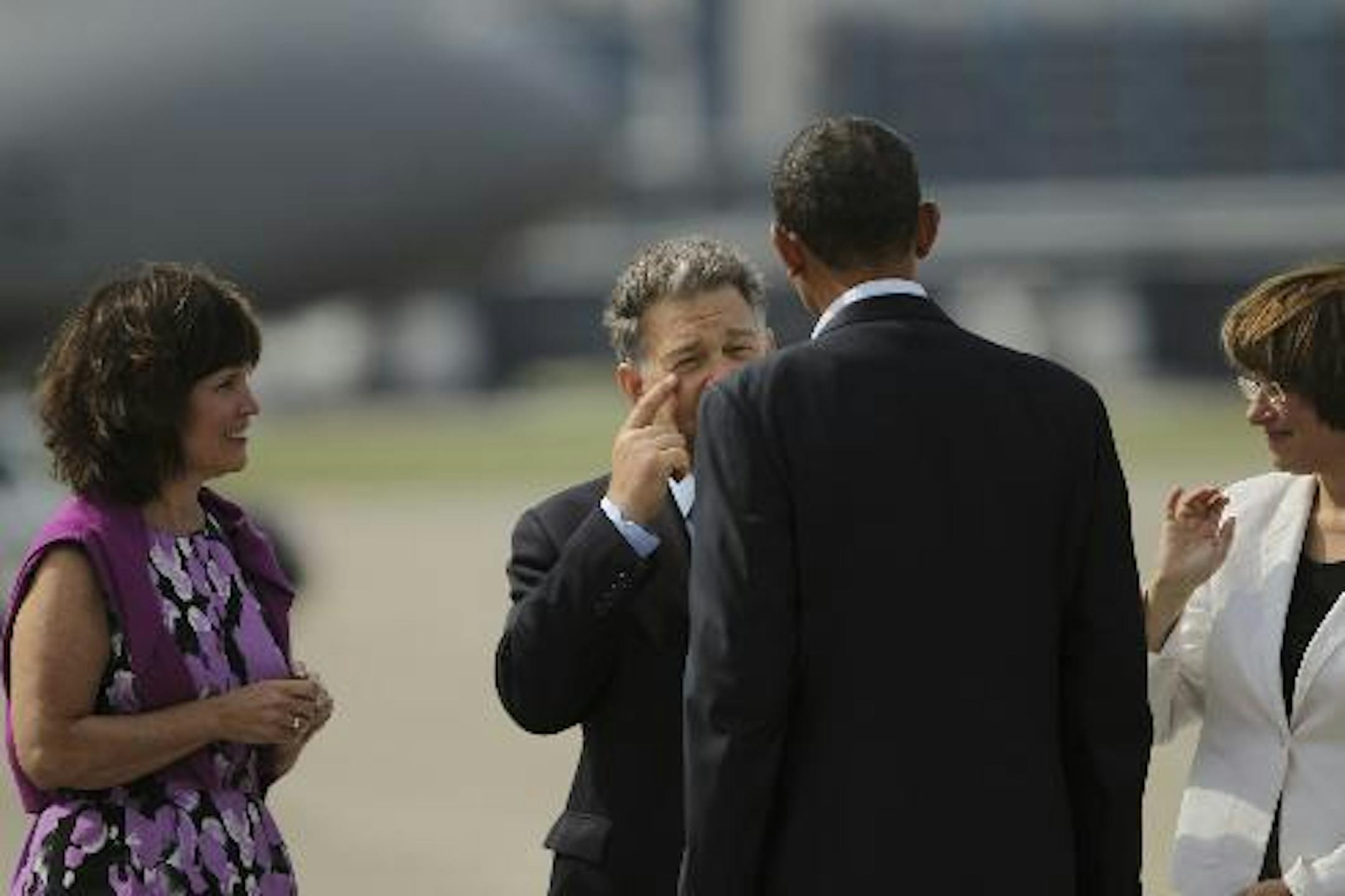 Minnesota Sen. Al Franken pointed to his eye while greeting President Barack Obama upon his arrival on Air Force One Monday morning/Photo: Jeff Wheeler
