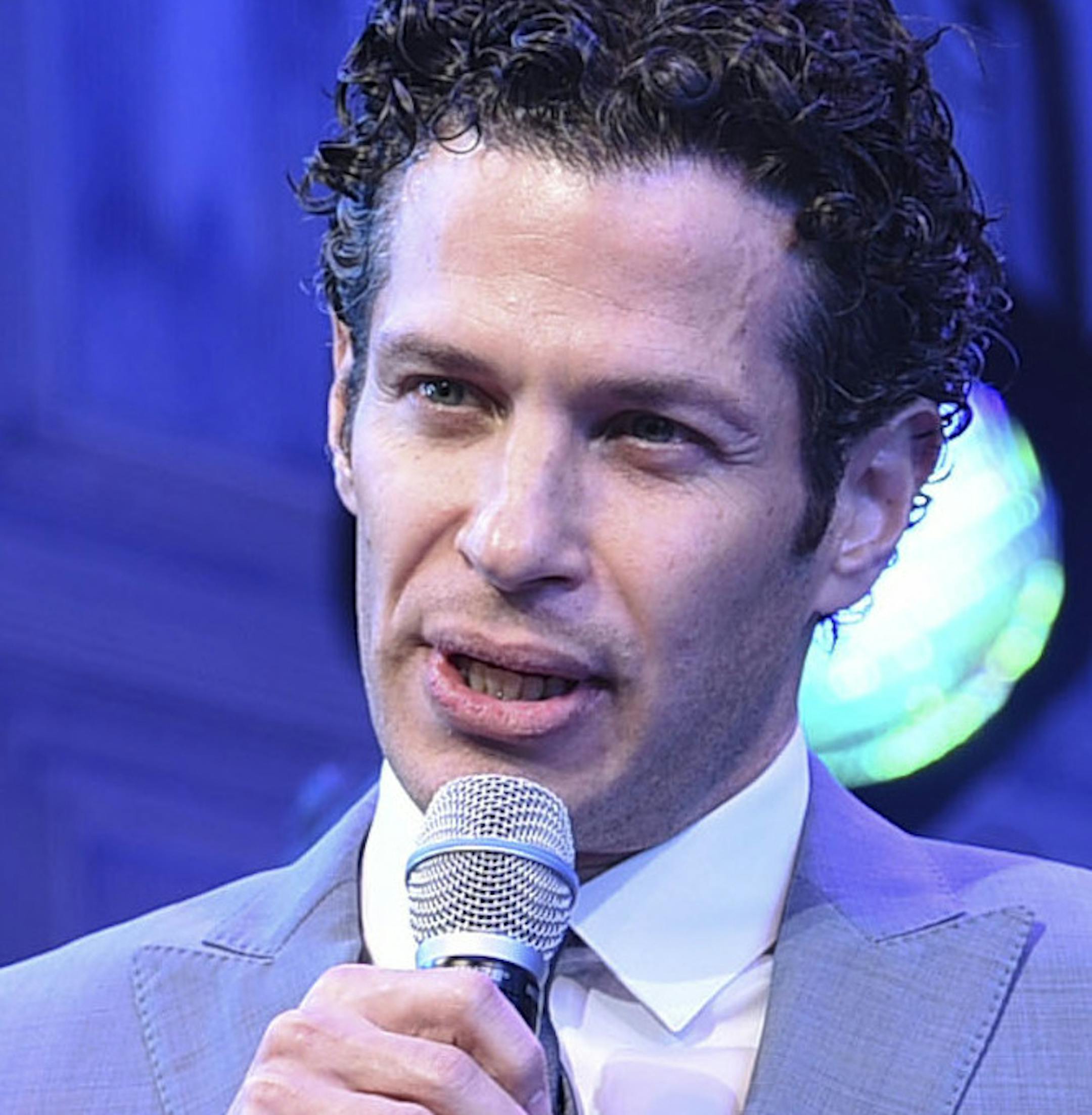 Director Thomas Kail addresses the audience during the opening night curtain call for "Freestyle Love Supreme" at the Booth Theatre on Wednesday, Oct. 2, 2019, in New York. (Photo by Evan Agostini/Invision/AP) ORG XMIT: INVW