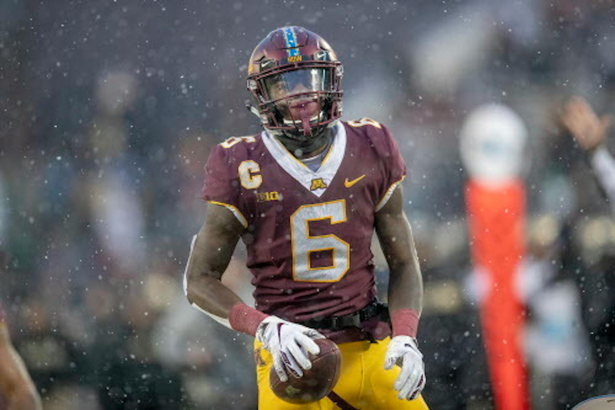 Minnesota's wide receiver Tyler Johnson ran the ball into the end zone for a touchdown during the third quarter as Minnesota took on Purdue at TCF Bank Stadium, Saturday, November 10, 2018 in Minneapolis, MN.    ]  ELIZABETH FLORES ' liz.flores@startribune.com