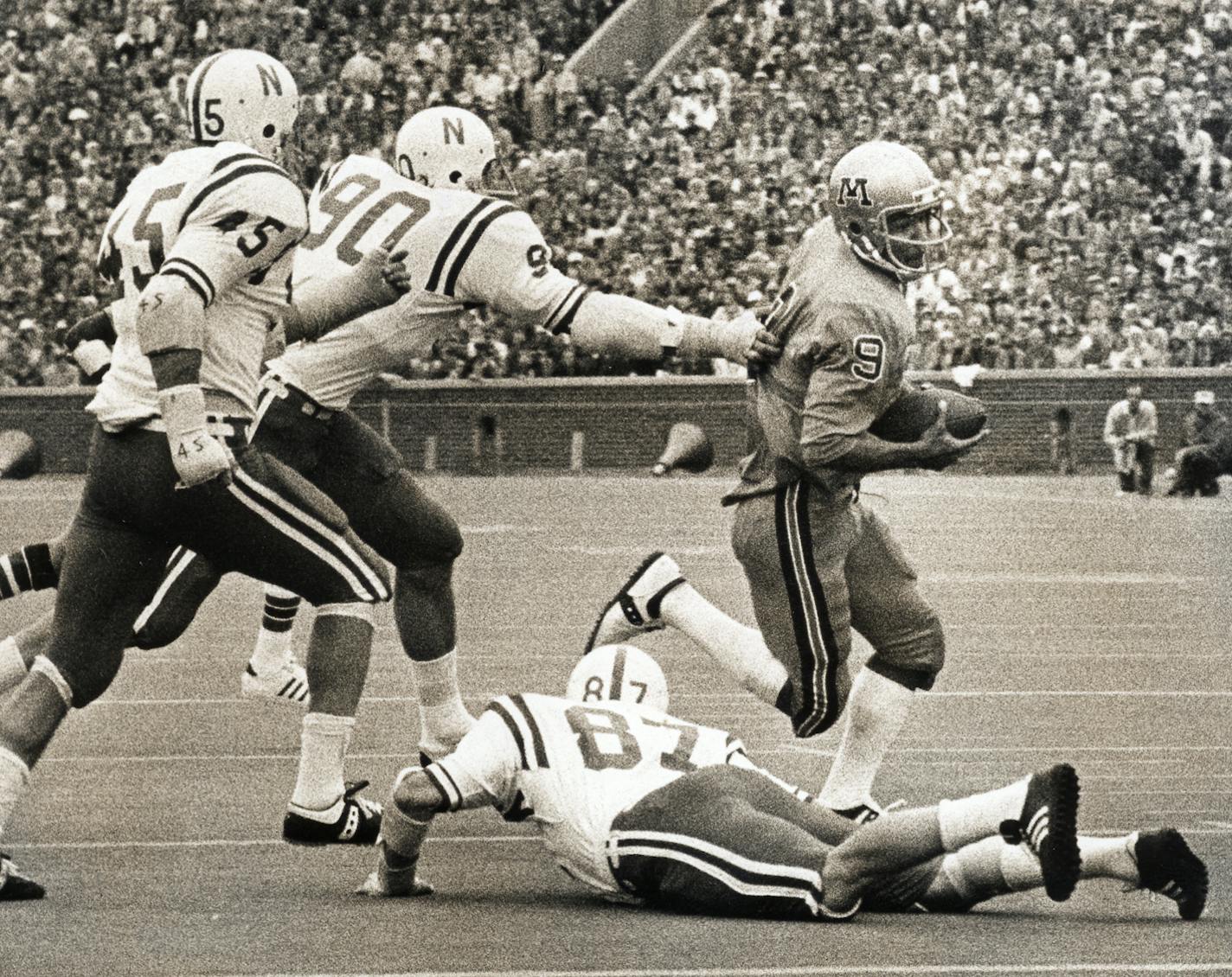 Minnesota quarterback Tony Dungy runs the ball in the first quarter.