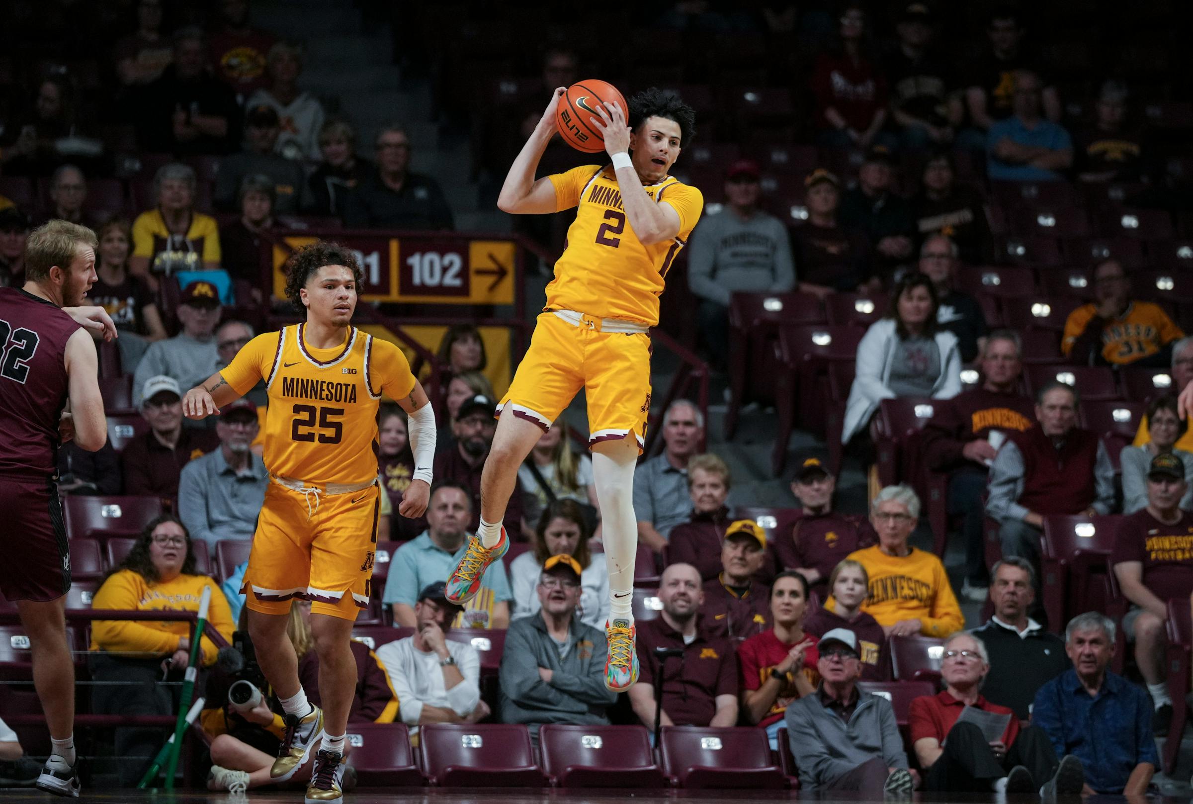 Gophers men’s basketball tops Hamline 79-57 in exhibition game