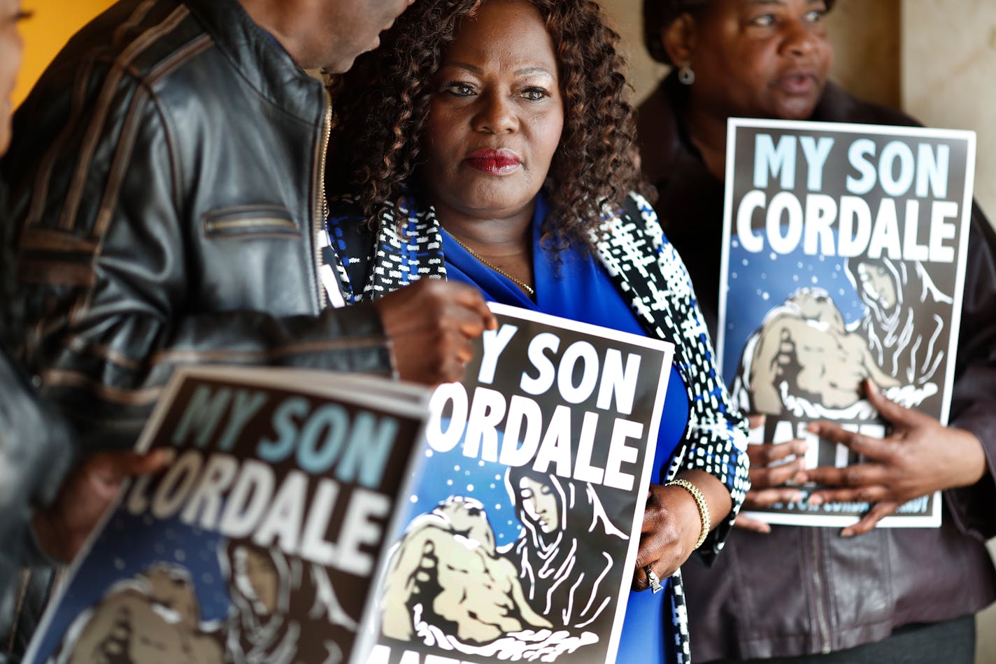 Kimberly Handy Jones flanked by Clyde McLemore left and her sister Nanette Adams held a poster of her son Cordale Handy who was killed by St. Paul Police on March 15, 2017s during press conference at the Ramsey County Courthouse Thursday April 13, 2017 in St. Paul, MN.] JERRY HOLT • jerry.holt@startribune.com