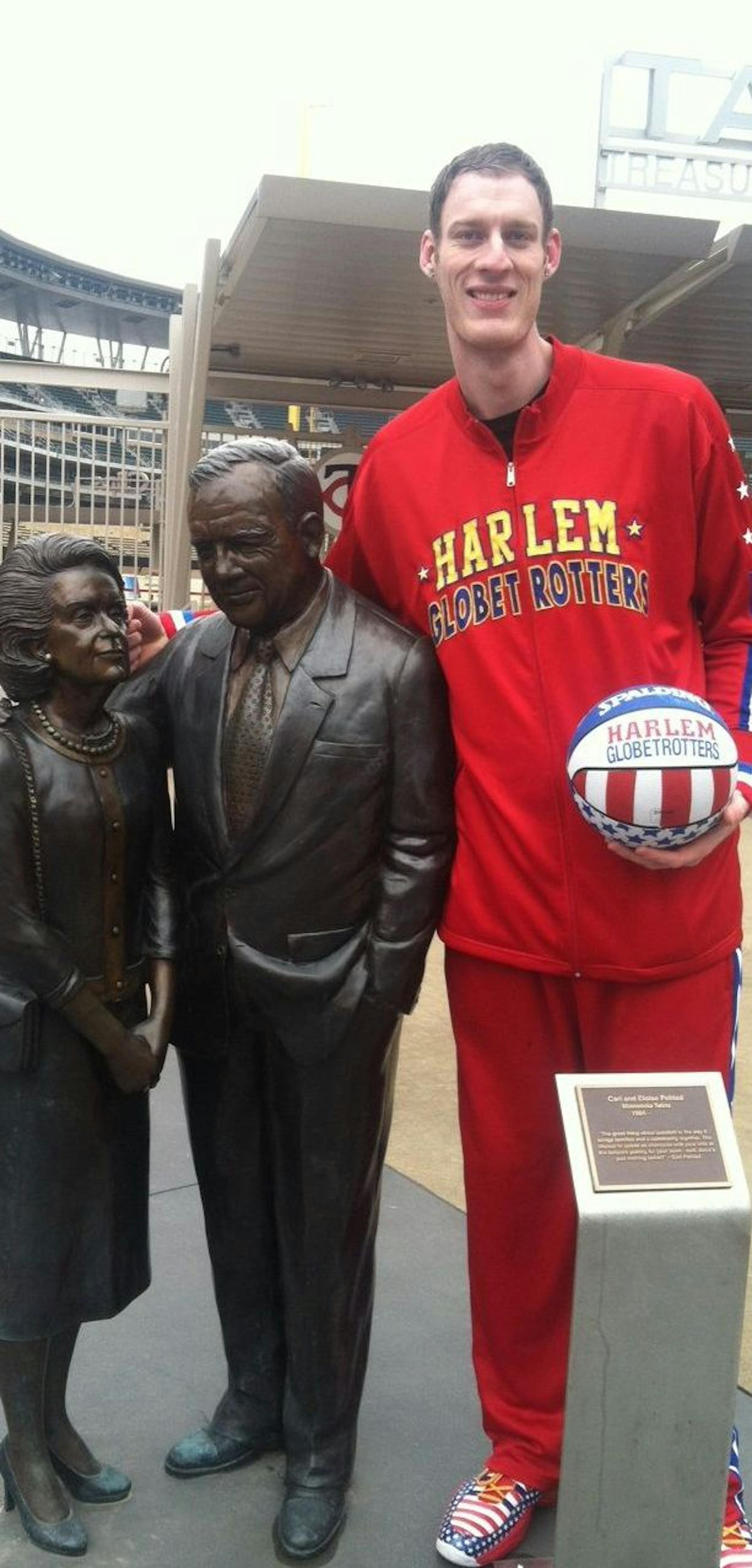 Paul “Tiny” Sturgess of the Harlem Globetrotters posed near Target Field near a statue of Carl and Eloise Pohlad.