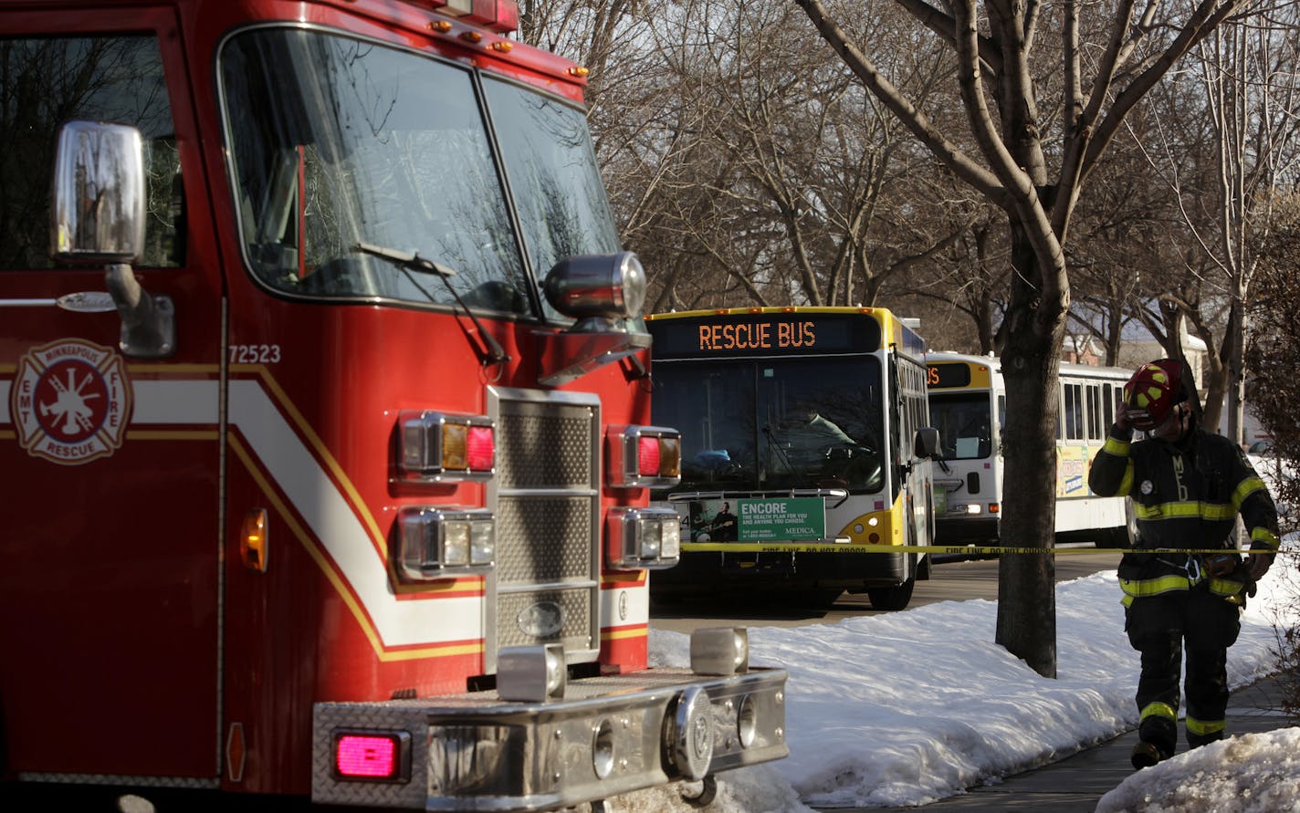 A rescue bus held people from the neighborhood at York Ave. South and 39th street. South as a gas leak around 40th street and Xerxes Ave South, in Minneapolis, MN., MN on March 13, 2013. ] JOELKOYAMA&#x201a;&#xc4;&#xa2;joel koyama@startribune.com
