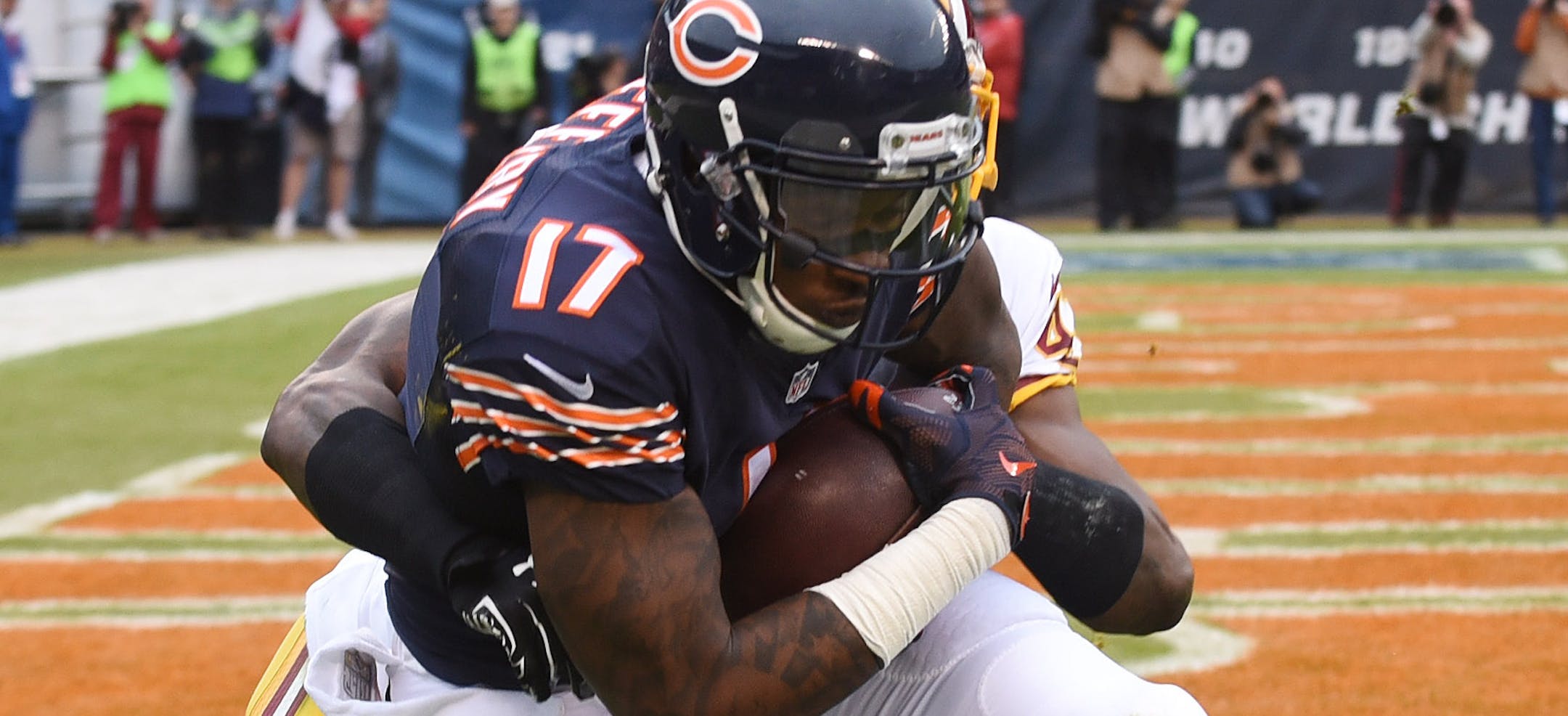 Chicago Bears wide receiver Alshon Jeffery (17) scores a touchdown on a pass from quarterback Jay Cutler as Washington Redskins cornerback Will Blackmon defends during the closing seconds of the second quarter of an NFL football game in Chicago, Sunday, Dec. 13, 2015. (Joe Lewnard/Daily Herald via AP) MANDATORY CREDIT; MAGAZINES OUT
