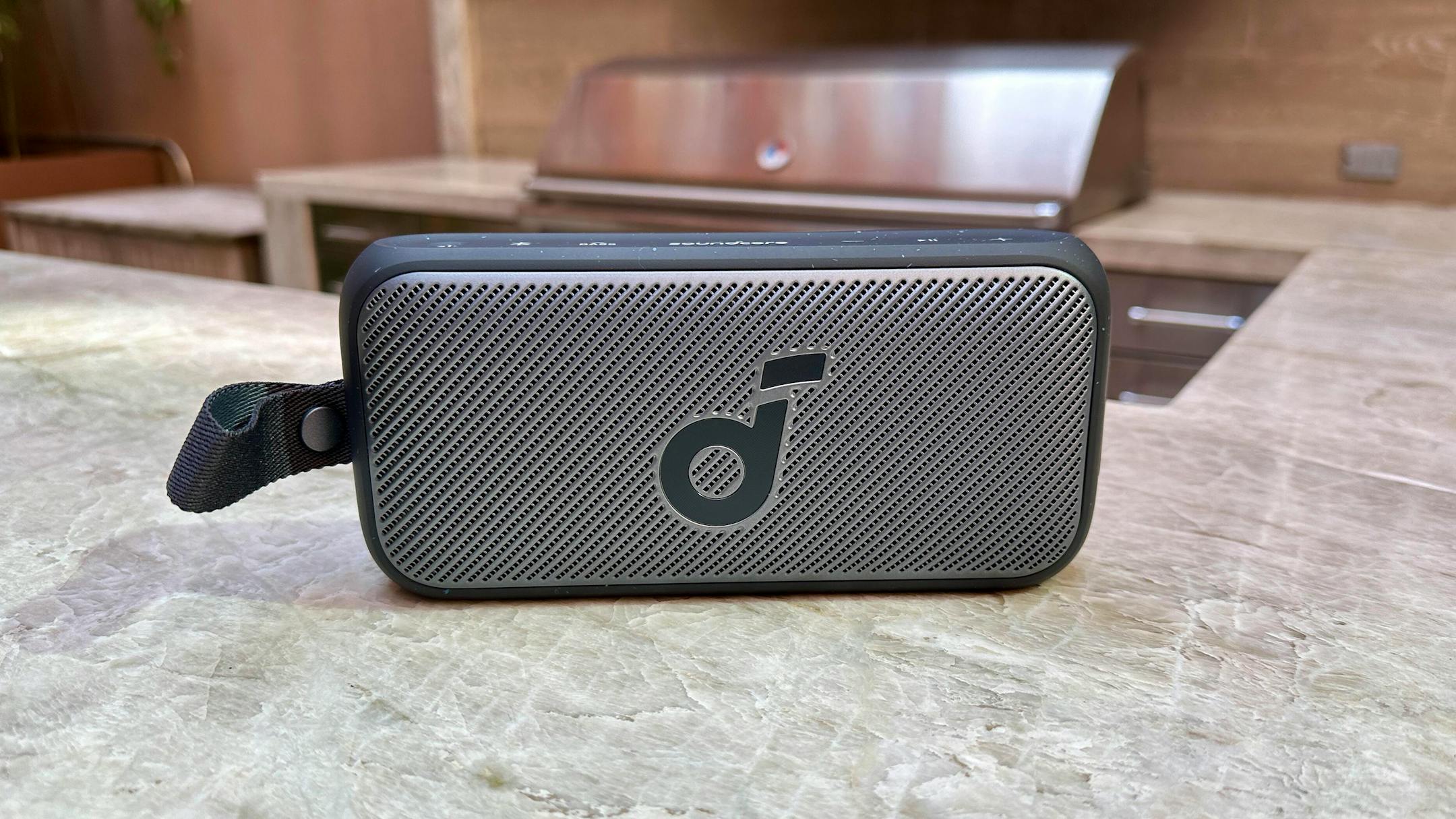 The Soundcore Motion 300 can be laid down flat with its speaker firing up toward the ceiling or propped up. (David Carnoy/CNET/TNS)