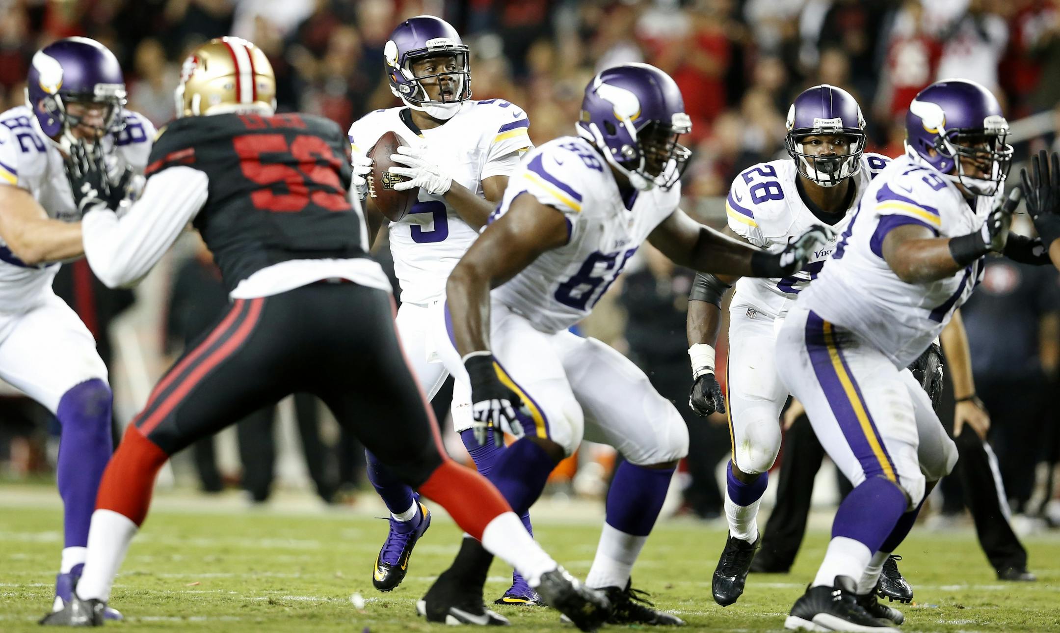 Minnesota Vikings quarterback Teddy Bridgewater (5) was protected by Minnesota Vikings Kyle Rudolph (82), Adrian Peterson (28) offensive lineman T.J. Clemmings (68) and Mike Harris (79).
