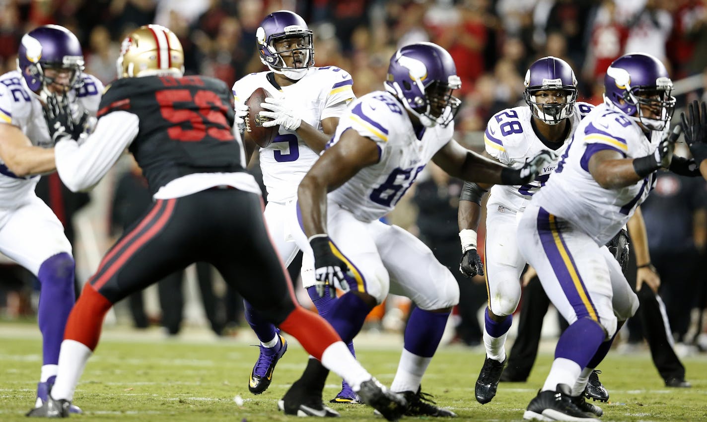 Minnesota Vikings quarterback Teddy Bridgewater (5) was protected by Minnesota Vikings Kyle Rudolph (82), Adrian Peterson (28) offensive lineman T.J. Clemmings (68) and Mike Harris (79).