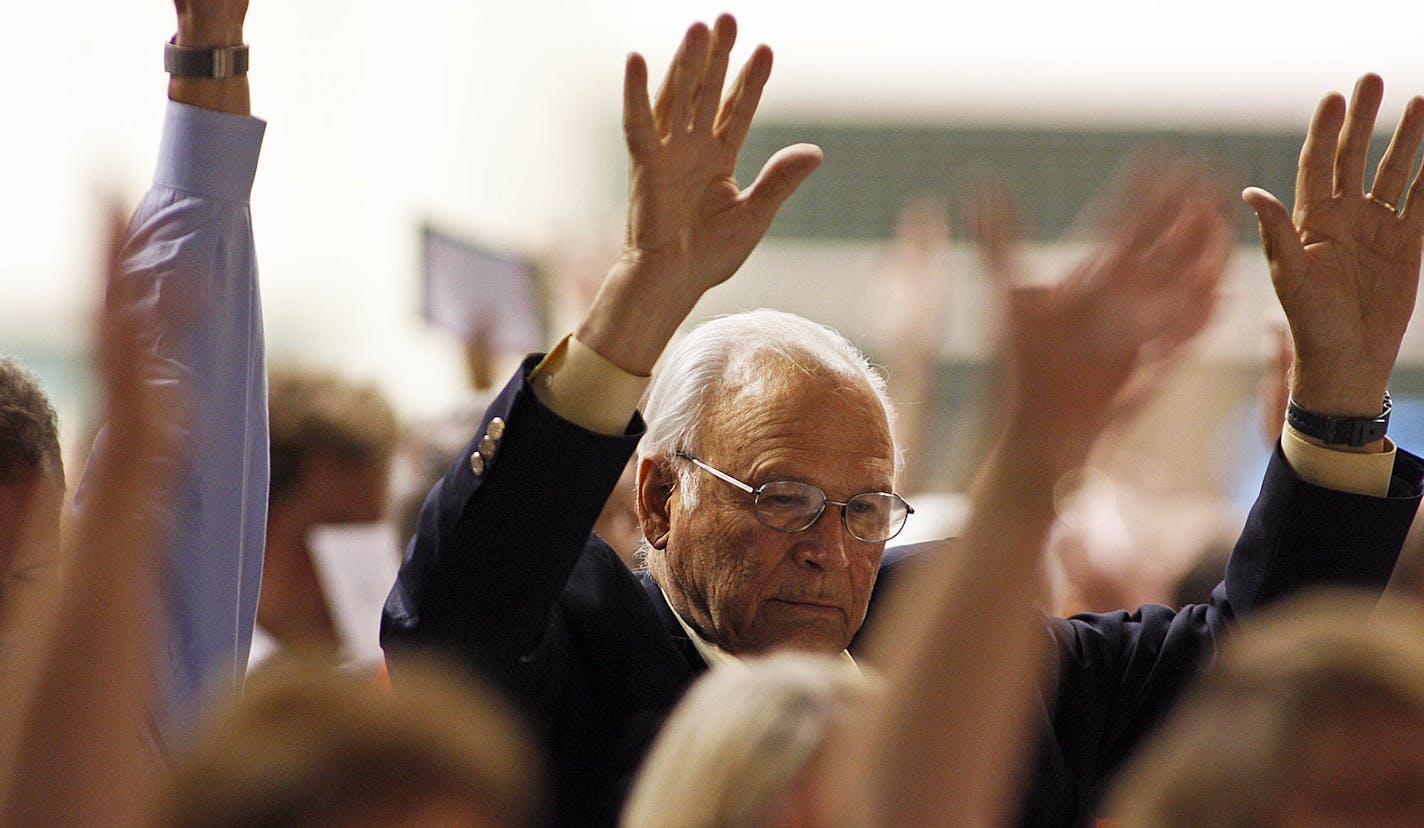 MARLIN LEVISON * mlevison@startribune.com Assign. #20009264A August 21, 2009] GENERAL INFORMATION: ELCA membership meeting in convention at the Minneapolis Convention Center voted to allow same sex leadership in their churches pastoral positions. IN THIS PHOTO: Former Minnesota Governor Al Quie raised his hands in a prayer/exercise break in the vote proceedings.