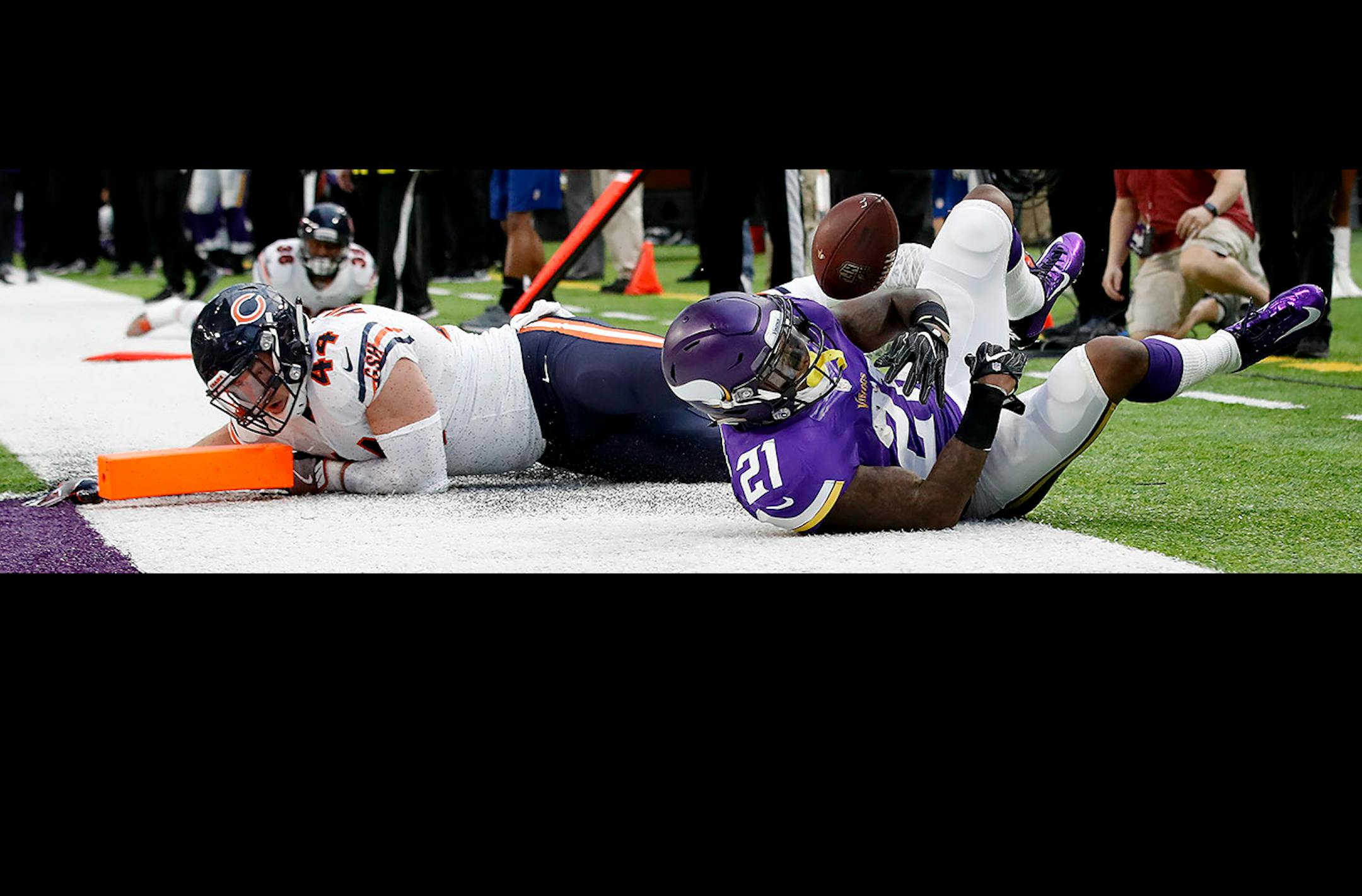 Jerick McKinnon scored a touchdown on a 16-yard catch and run in the first quarter.