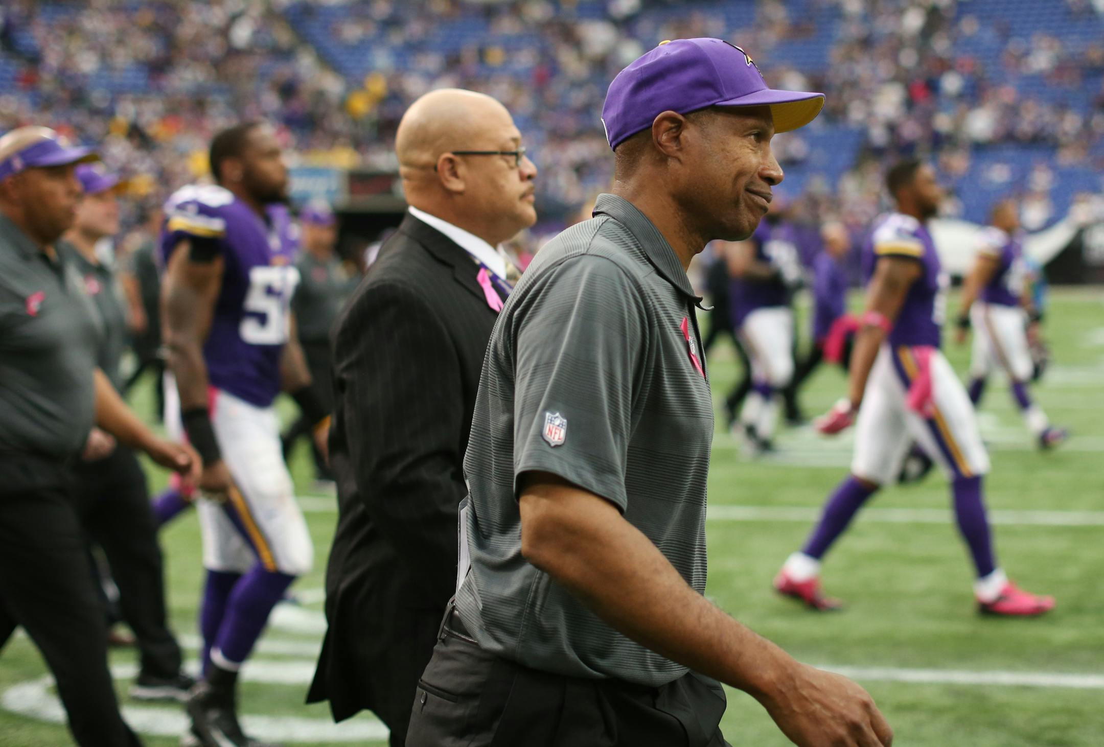Vikings head coach Leslie Frazier walked on the field after losing 35-10 to the Carolina Panthers. ] Minnesota Vikings and Carolina Panthers - Mall of America Field MCKENNA EWEN &#xb7; mckenna.ewen@startribune.com Minneapolis, Minn. - 10/13/2013