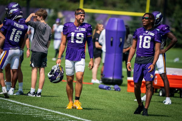 Minnesota Vikings wide receiver Adam Thielen (19), left, and Minnesota Vikings wide receiver Justin Jefferson (18).