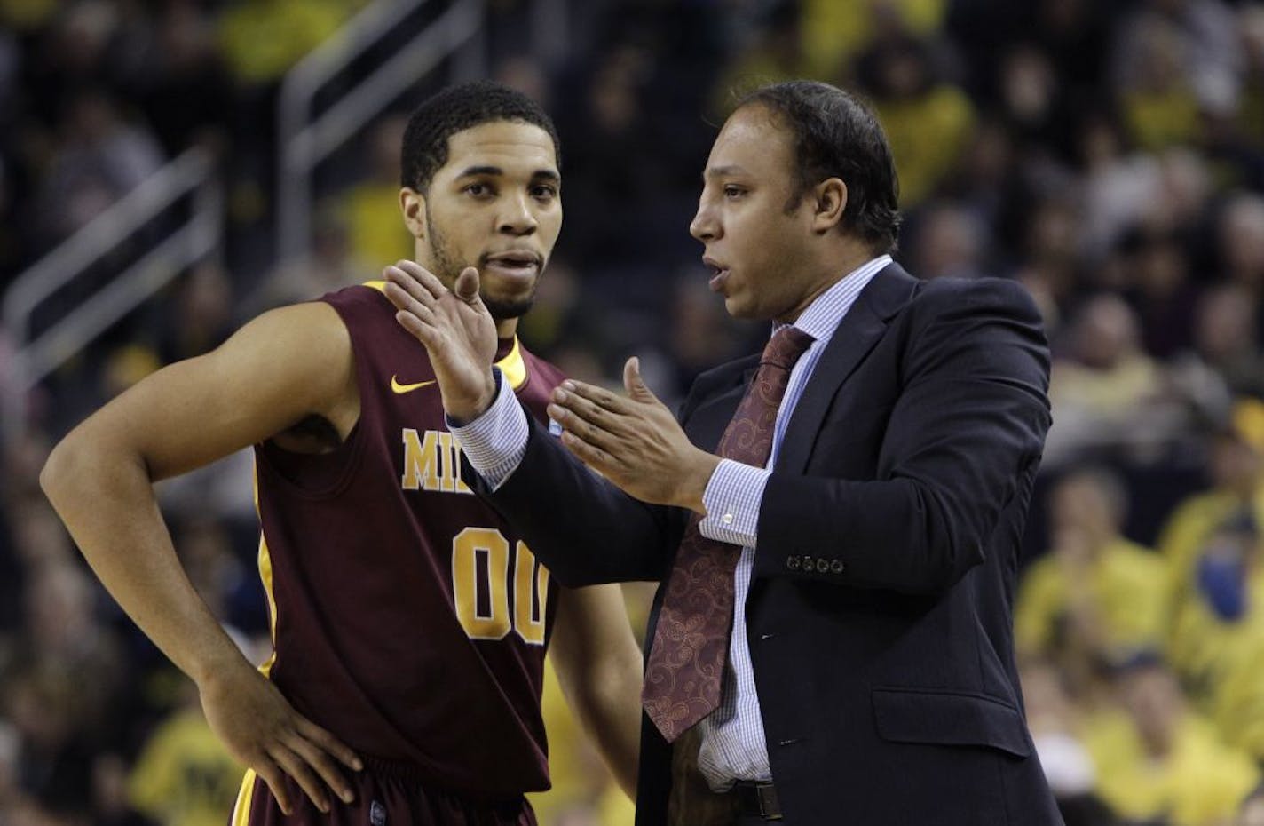 Minnesota assistant coach Saul Smith talked to guard Julian Welch during a game last year.