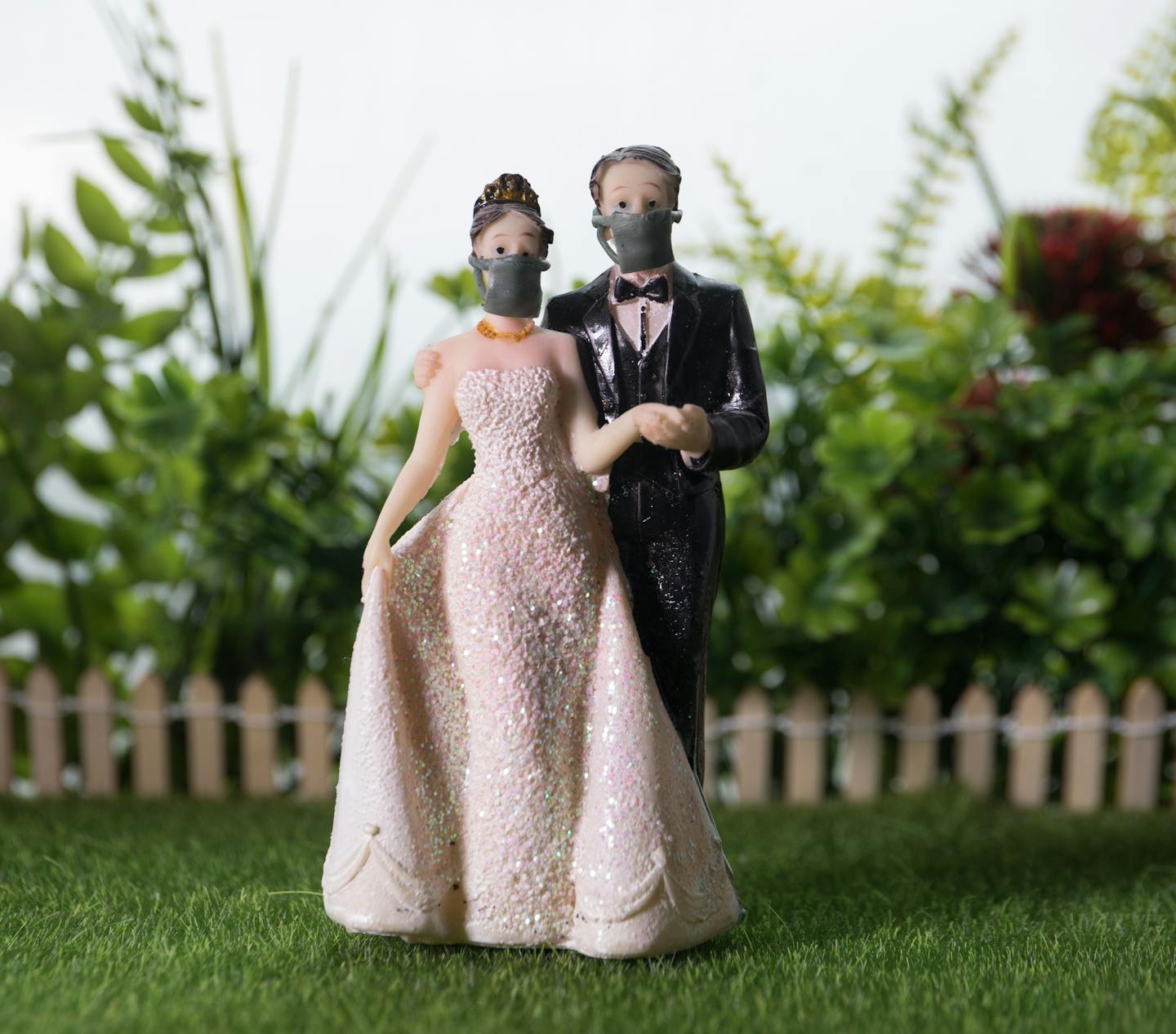 Miniature people : Happy bride wearing masks to protect against viruses during wedding time. People wear masks to prevent New type COVID-19 pneumonia. Coronavirus and Covid-19 concept. Selective focus