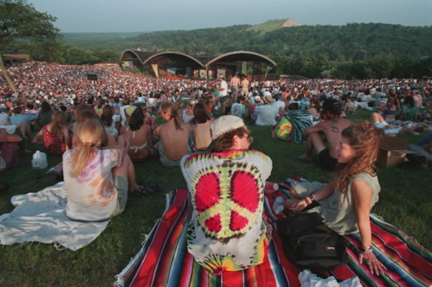 Midwest fans hit Alpine Valley Music Theatre in 1996 for the Furthur Festival, a year after Jerry Garcia's death. / Star Tribune file