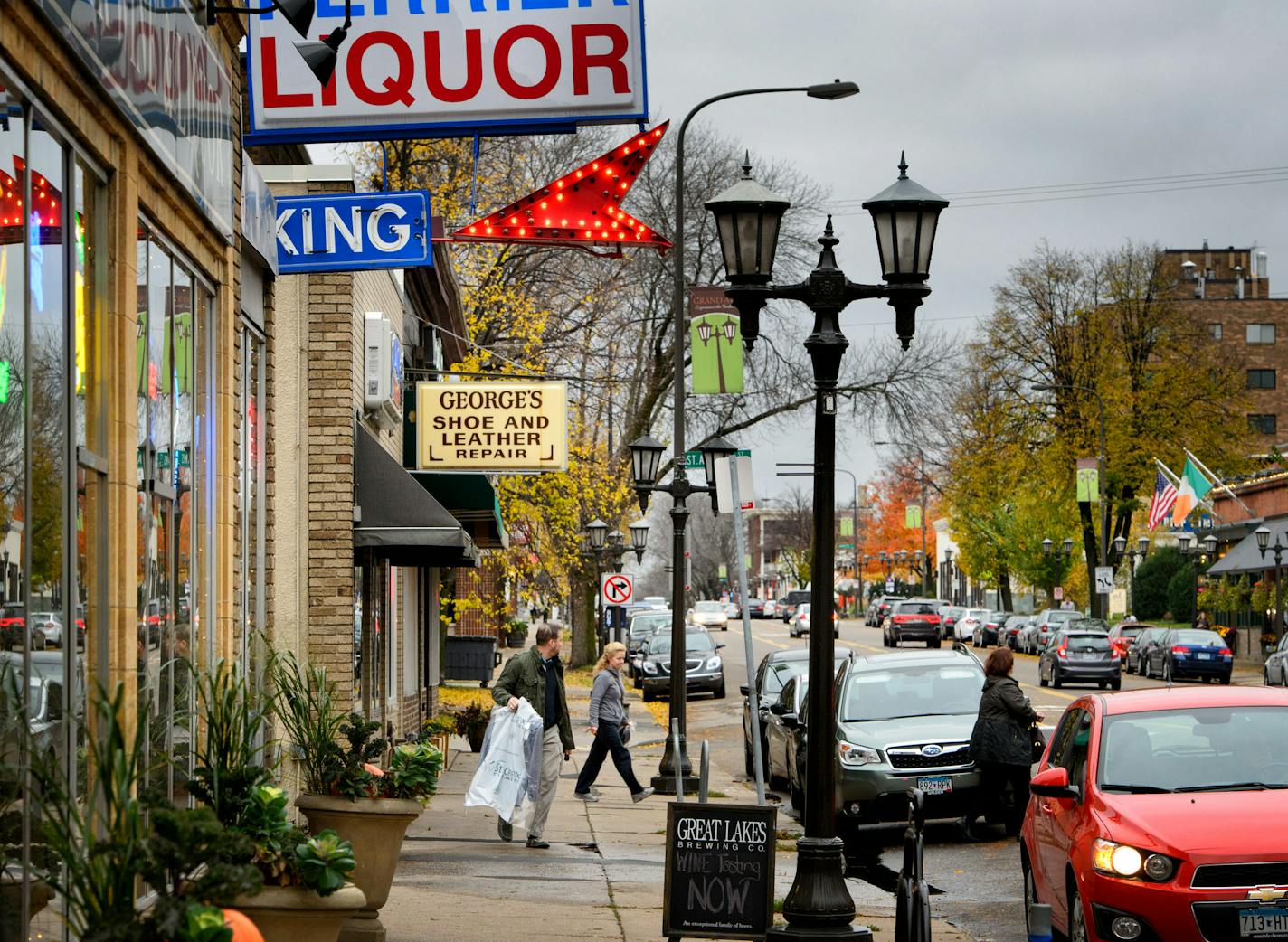 Shops along Grand Avenue, St. Paul were strongly opposed to parking meters on the street. ] GLEN STUBBE * gstubbe@startribune.com Thursday October 29, 2015 Following report that the city of St. Paul may be dropping its proposal to install parking meters on Grand Avenue, in the face of widespread community opposition. Looking for a nice, overview shot of Grand Ave., especially something that captures cars and businesses.