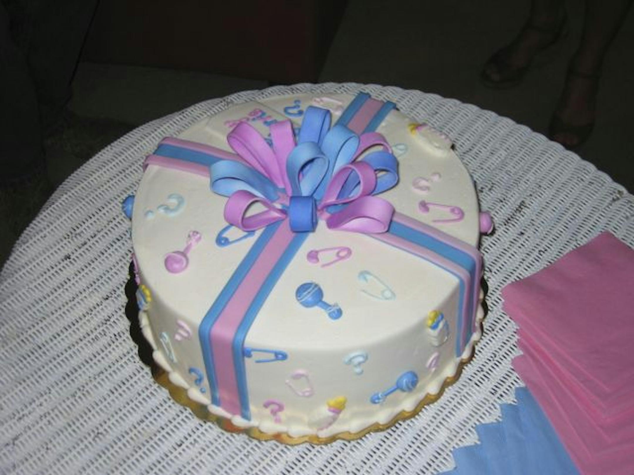 Queen of Cakes in Edina made this "reveal cake" for Leah and Michael Morris.