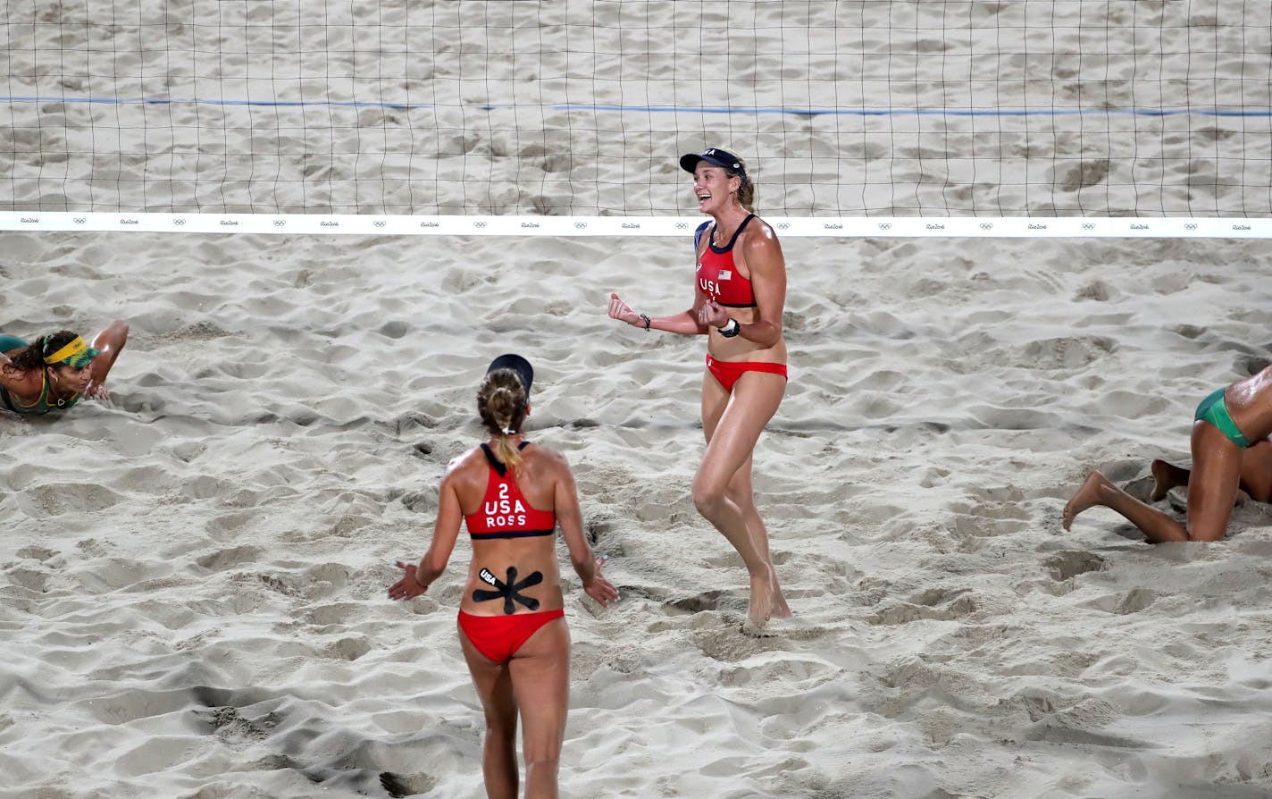 USA's Kerri Walsh Jennings (center) and April Ross won the bronze medal match against Larissa Franca Maestrini and Talita Rocha from Brazil.