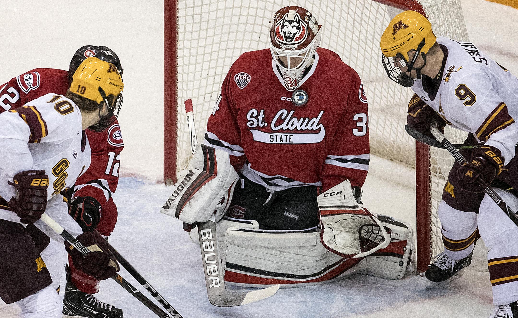 Huskies goalie David Hrenak (34) blocked a shot in the second period. ] CARLOS GONZALEZ ï cgonzalez@startribune.com - January 7, 2018, Minneapolis, MN, Mariucci Arena, NCAA Hockey, University of Minnesota Gophers vs. St. Cloud State Huskies