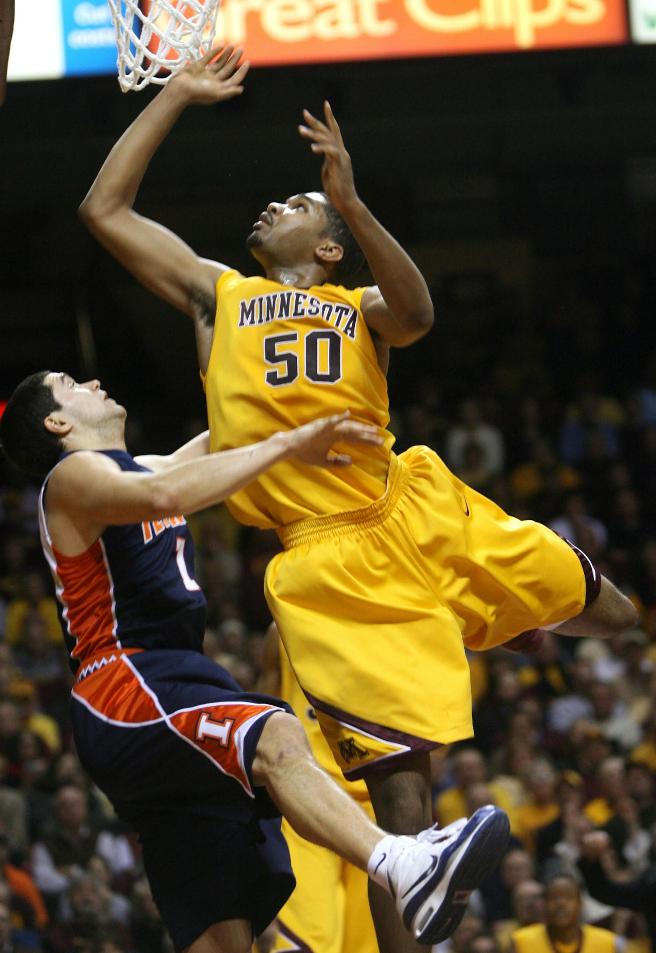 JIM GEHRZ � james.gehrz@startribune.com Minneapolis/January 29, 2009/8:00 PM Minnesota's Ralph Sampson III drove to the basket over Illinois' Trent Meacham in Big Ten basketball action at Williams Arena Thursday, January 29, 2009.