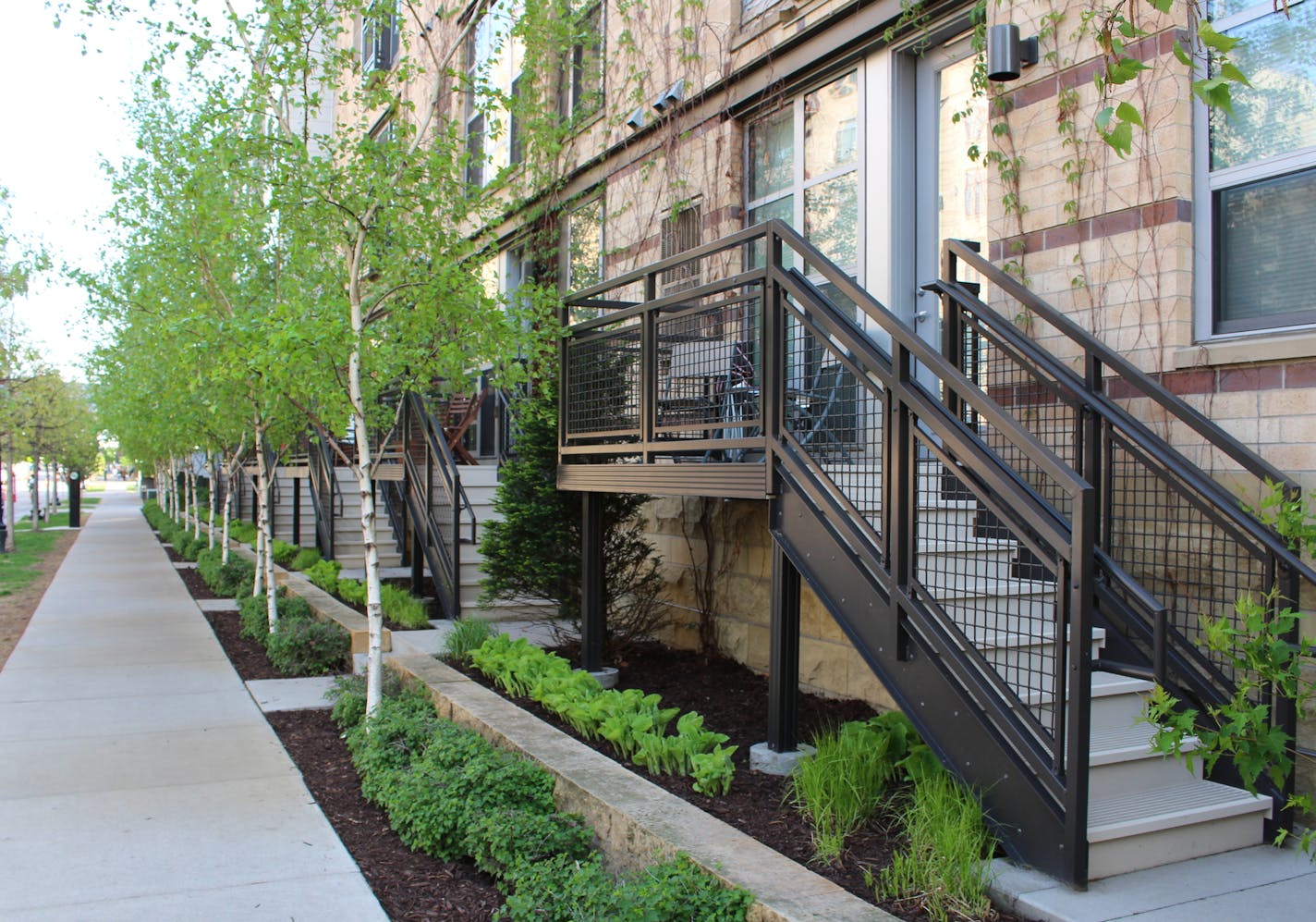 At Mill District City Apartments in Minneapolis, entryways are elevated from the sidewalk in a manner that urban consultant and blogger Sam Newberg views as less conducive to energizing the pedestrian experience in urban environments.