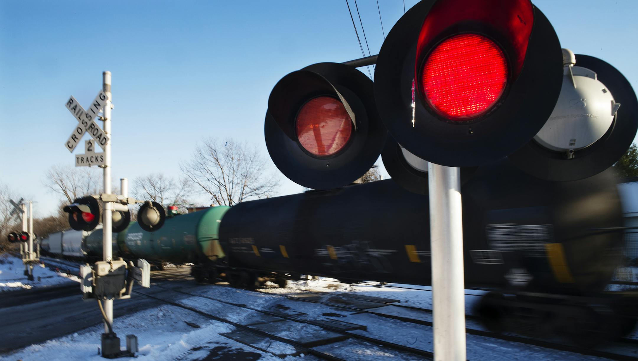 The Burlington Northern Railroad intersection on Como Ave in St. Paul has appeared in a new report . ] Richard Tsong-Taatarii/rtsong-taatarii@startribune.com